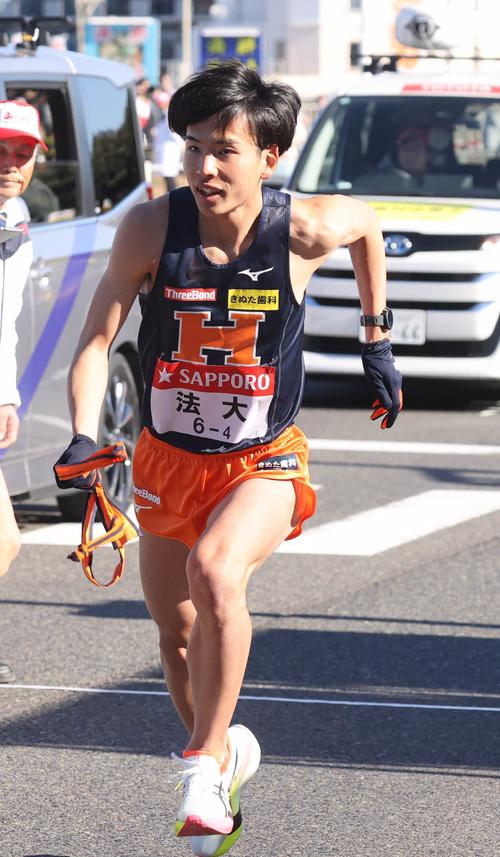 第101回箱根駅伝　往路　法大4区の花岡慶次（代表撮影）