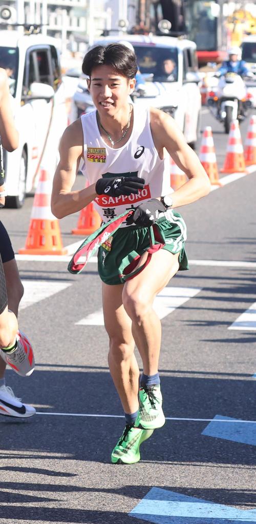 第101回箱根駅伝　往路　専大4区の手塚太一（代表撮影）