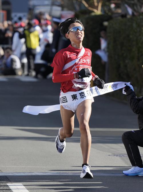 箱根駅伝　往路　14位でゴールする帝京大5区楠岡（撮影・垰建太）