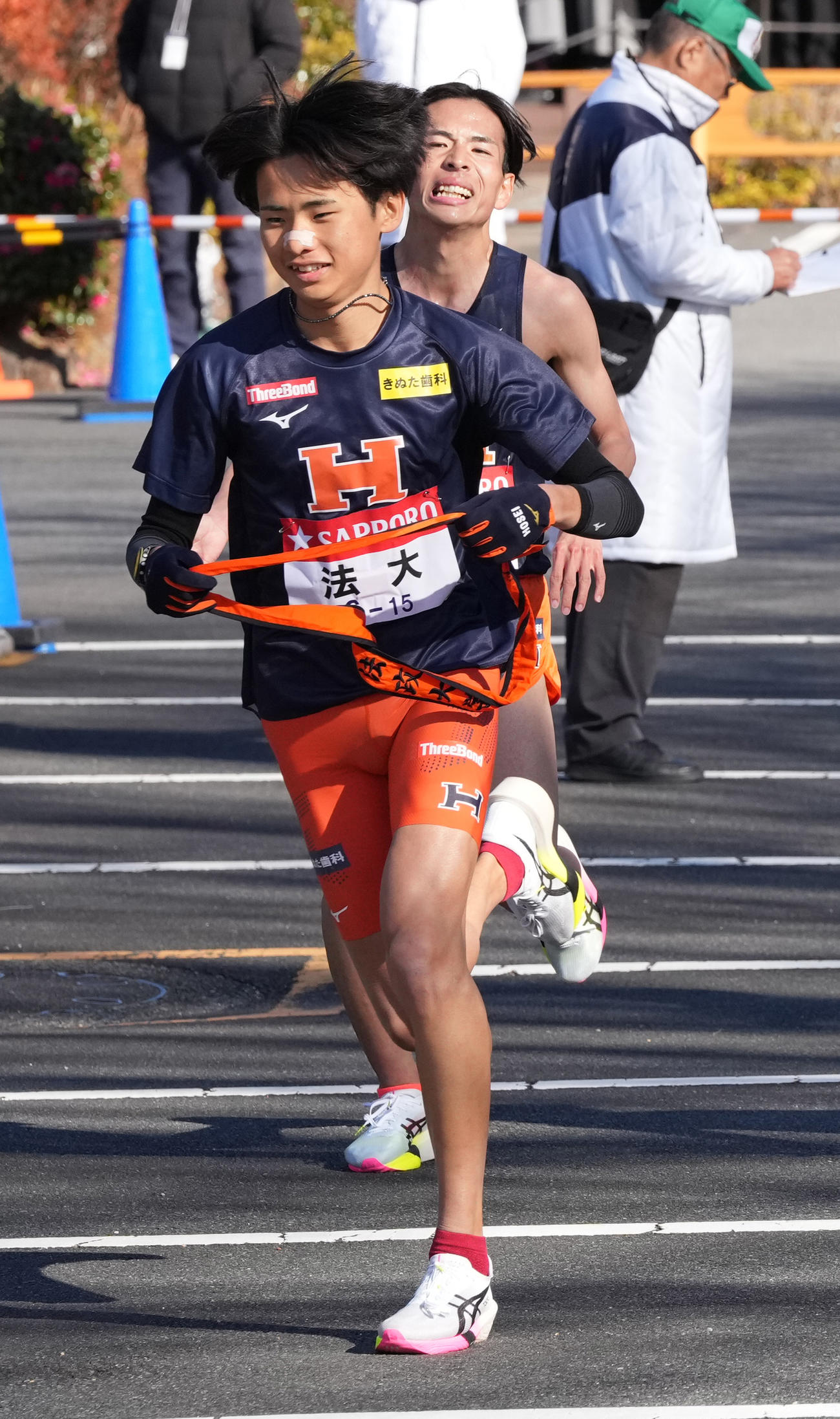 法大5区野田は小田原中継所を出発する（撮影・鈴木みどり）
