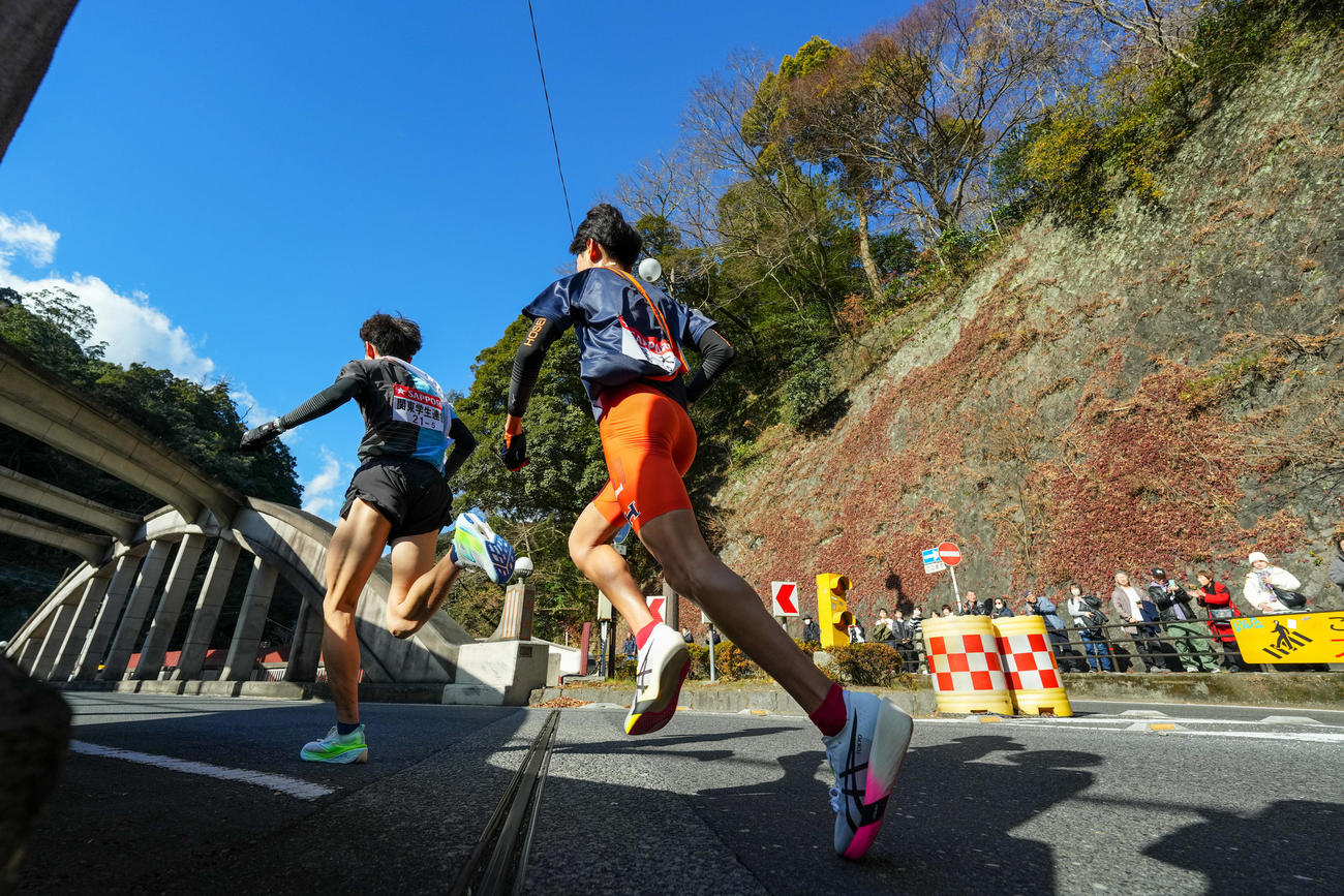 東京箱根間往復大学駅伝競走　ゴールに向かって疾走する法大5区野田（撮影・菅敏）