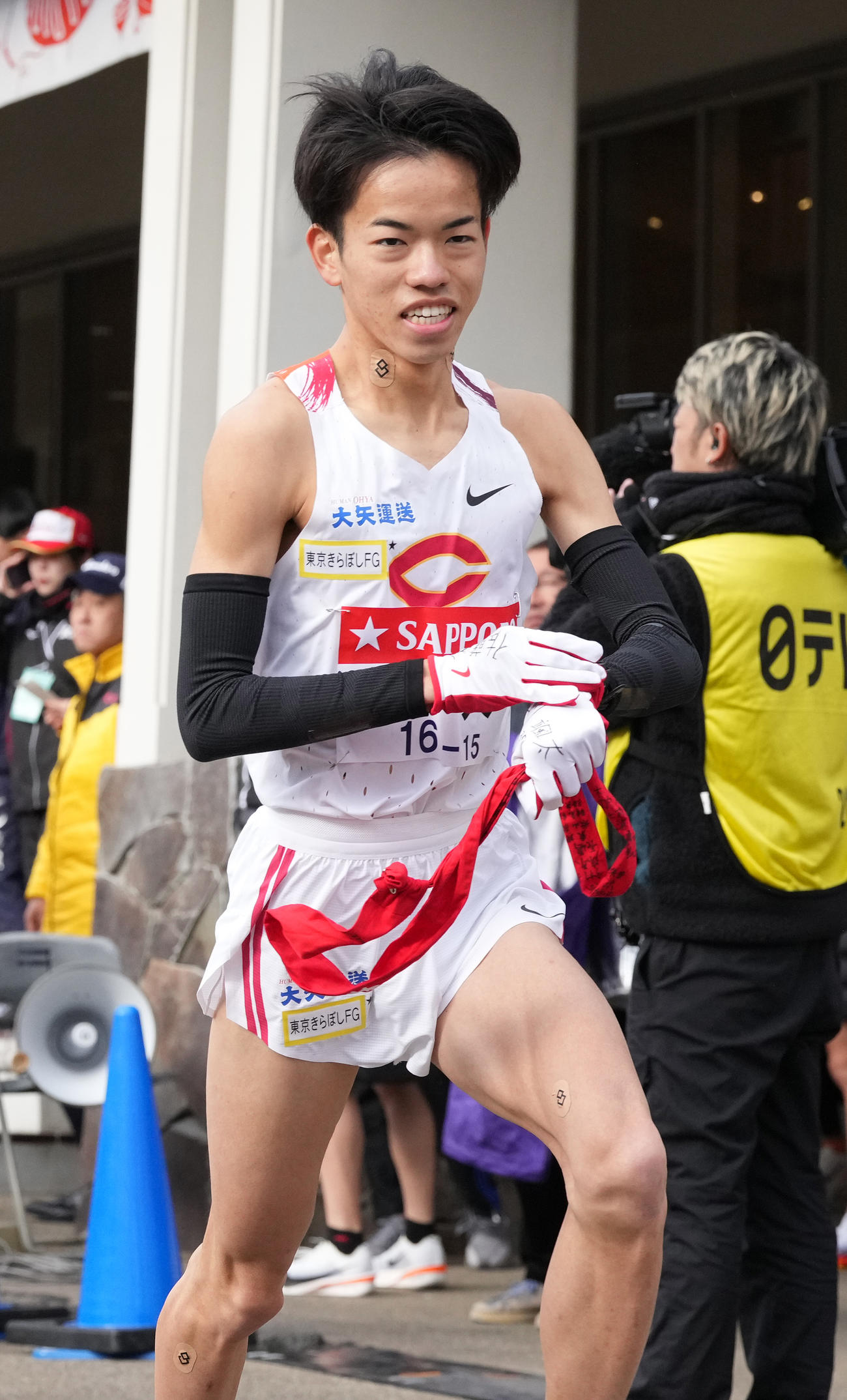 中大7区岡田は小田原中継所を出発する（撮影・鈴木みどり）