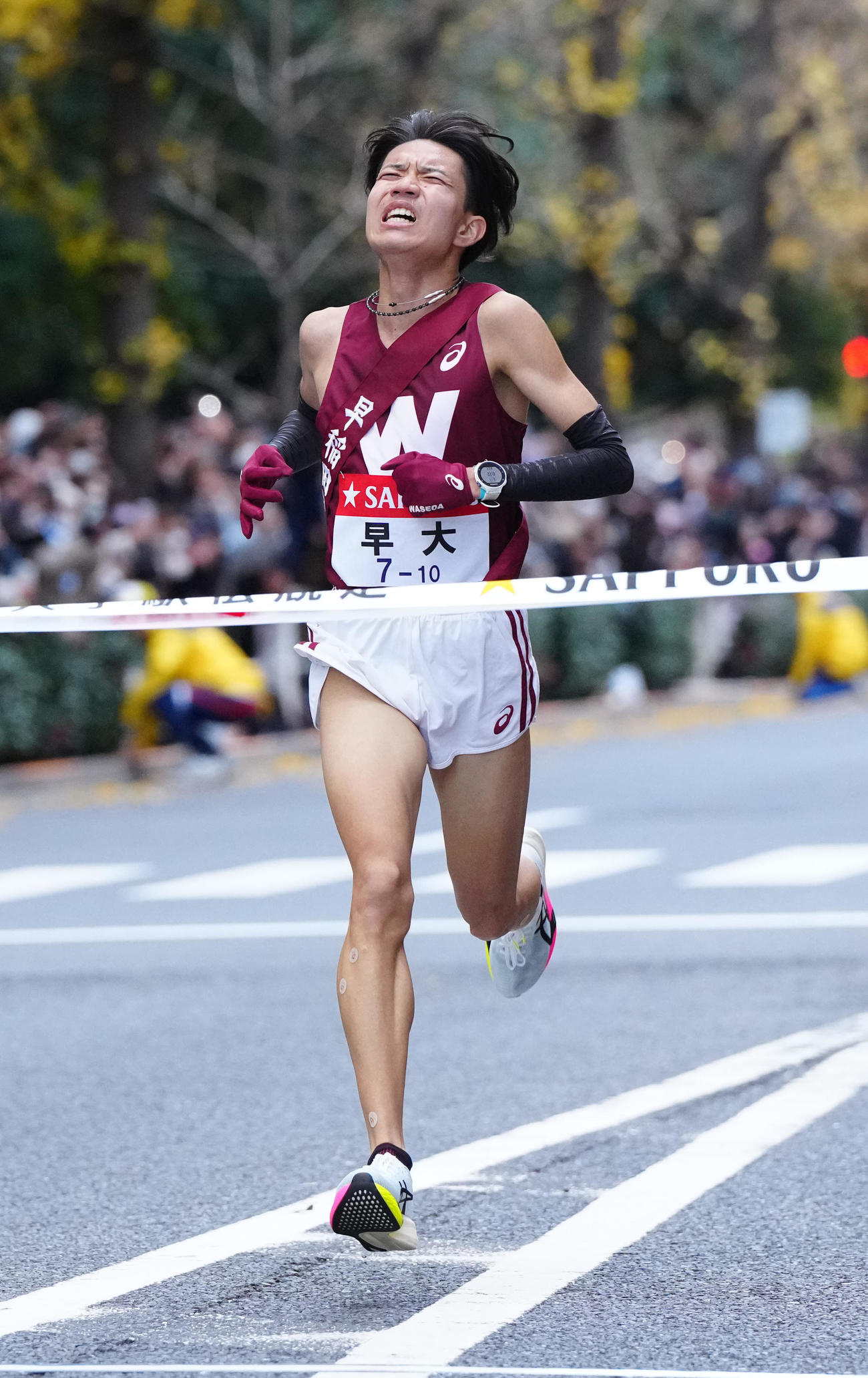4位でゴールする早大10区菅野（撮影・江口和貴）