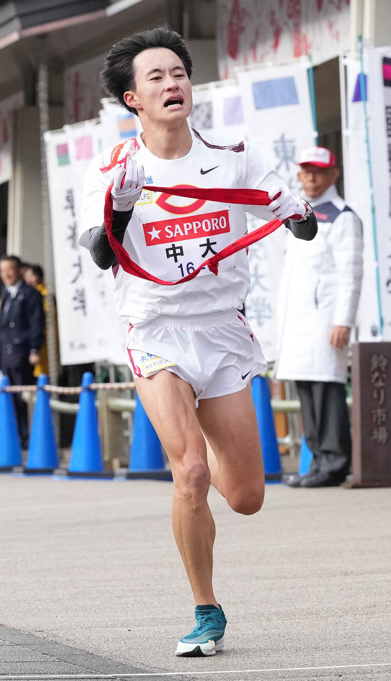 中大6区浦田は小田原中継所に到着する（撮影・鈴木みどり）