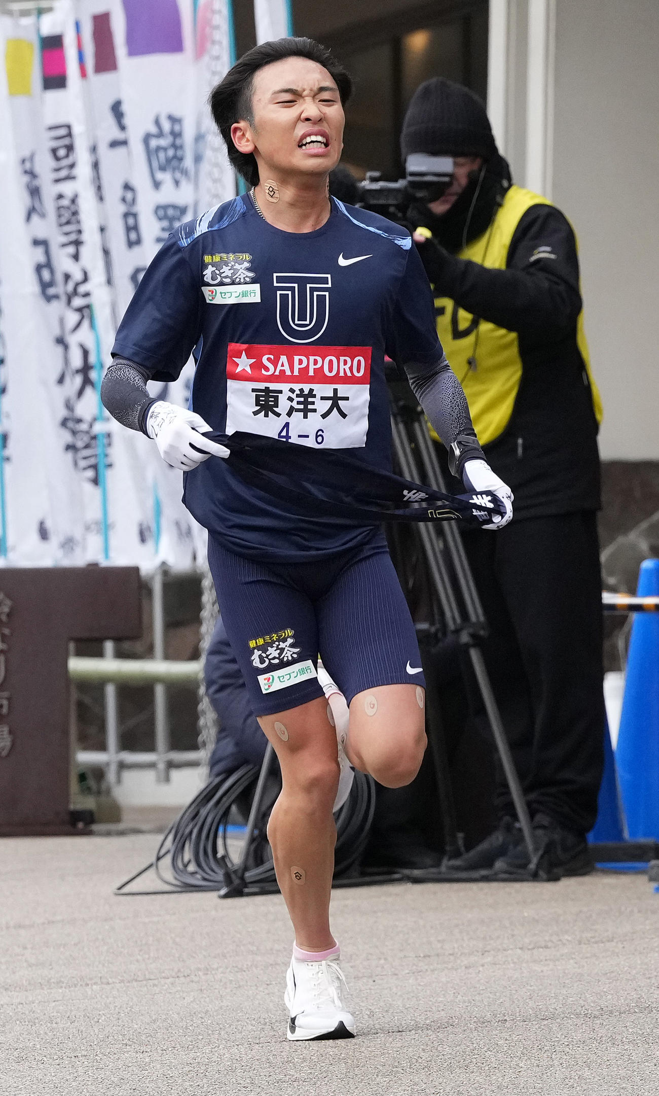 東洋大6区西村は小田原中継所に到着する（撮影・鈴木みどり）