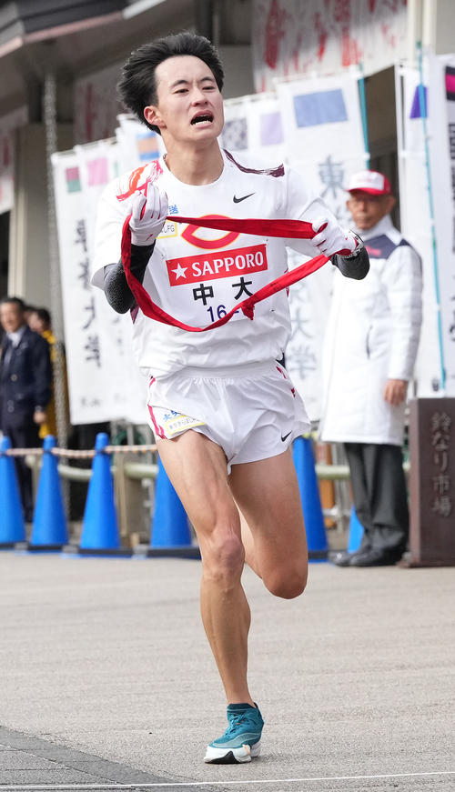 中大6区浦田は小田原中継所に到着する（撮影・鈴木みどり）