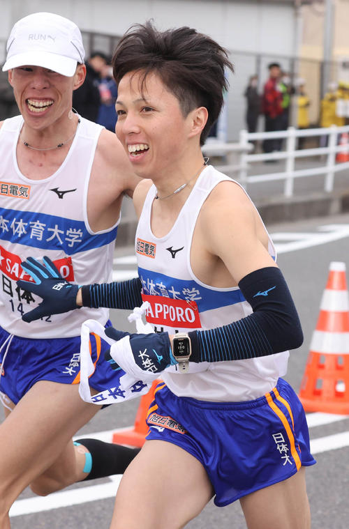 力走する日体大8区分須尊紀（代表撮影）