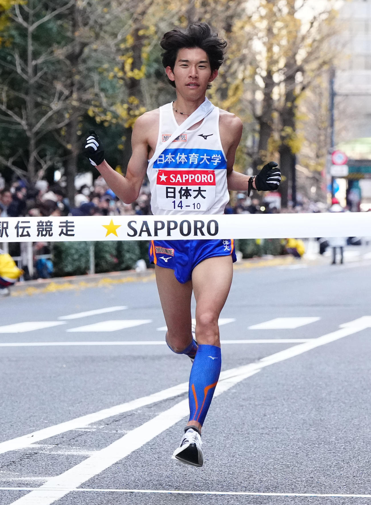 総合12位でゴールする日体大10区二村昇太朗