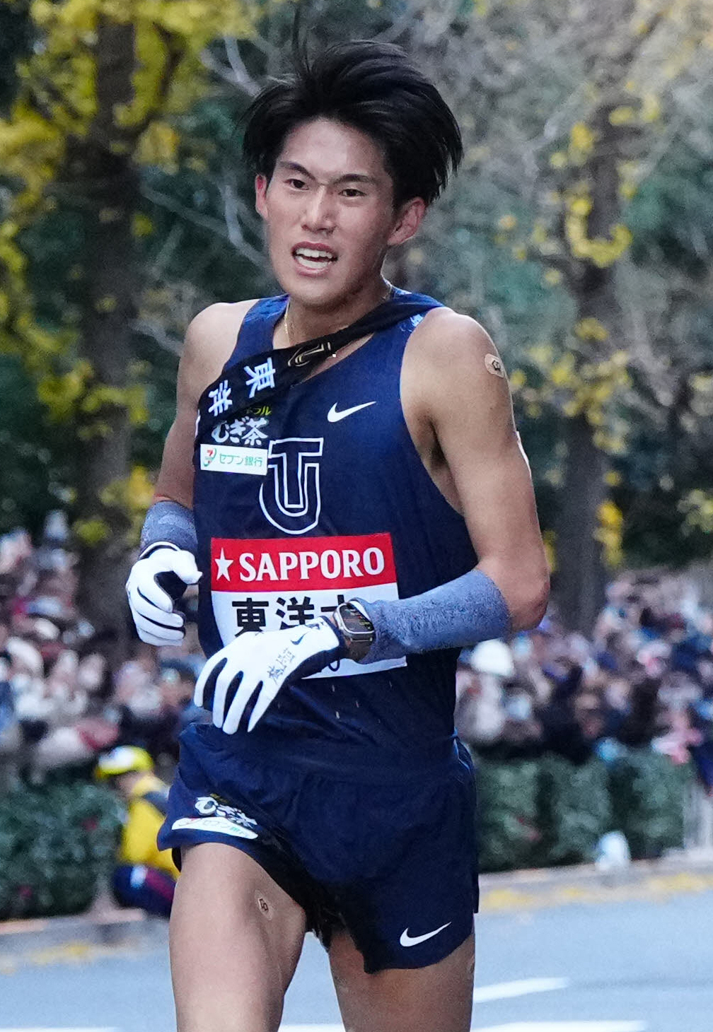 9位でゴールする東洋大10区薄根（撮影・江口和貴）