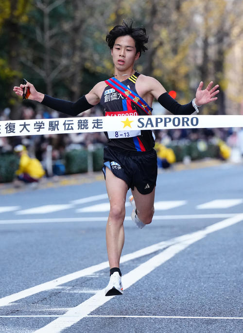 7位でゴールする創価大10区小池（撮影・江口和貴）