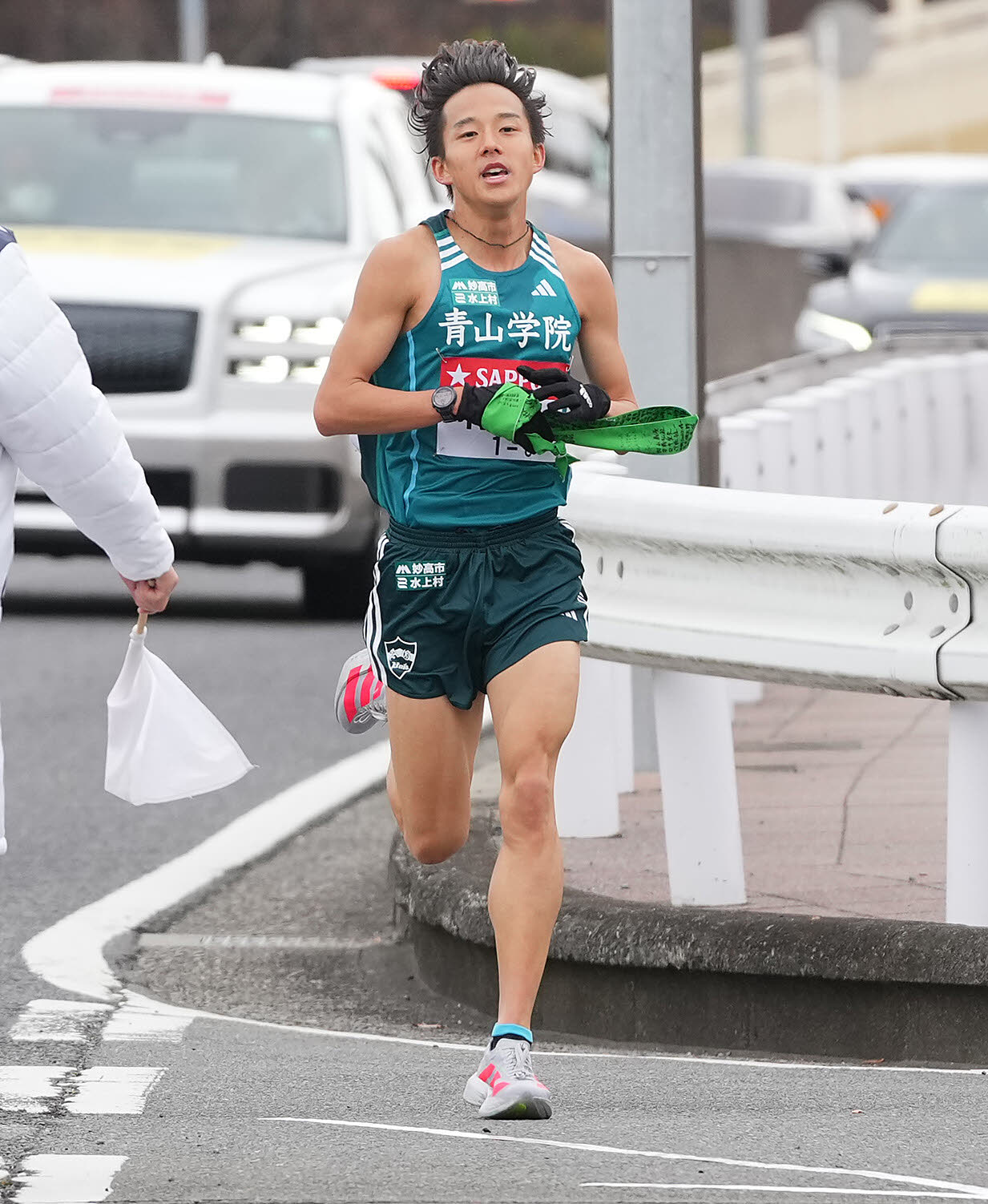 力走する青学大8区塩出（撮影・垰建太）