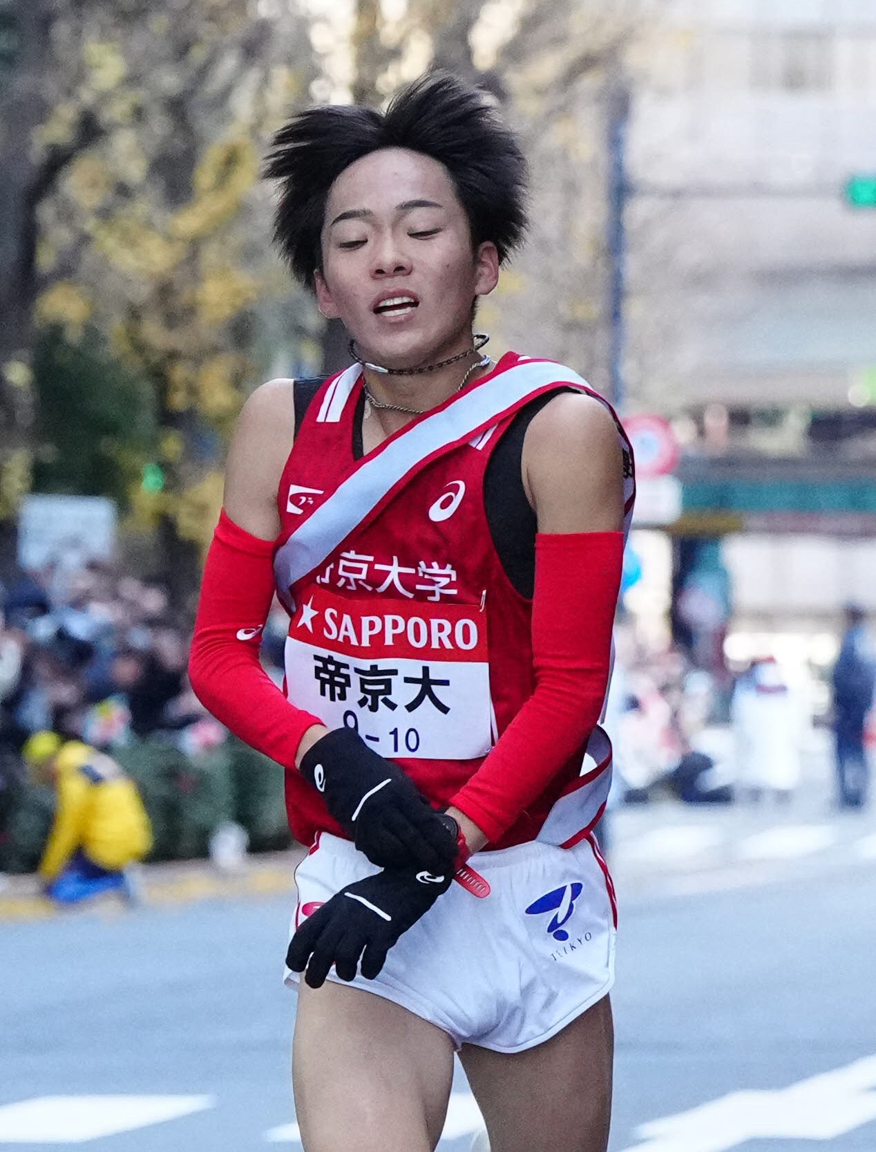 10位でゴールする帝京大10区小林（撮影・江口和貴）