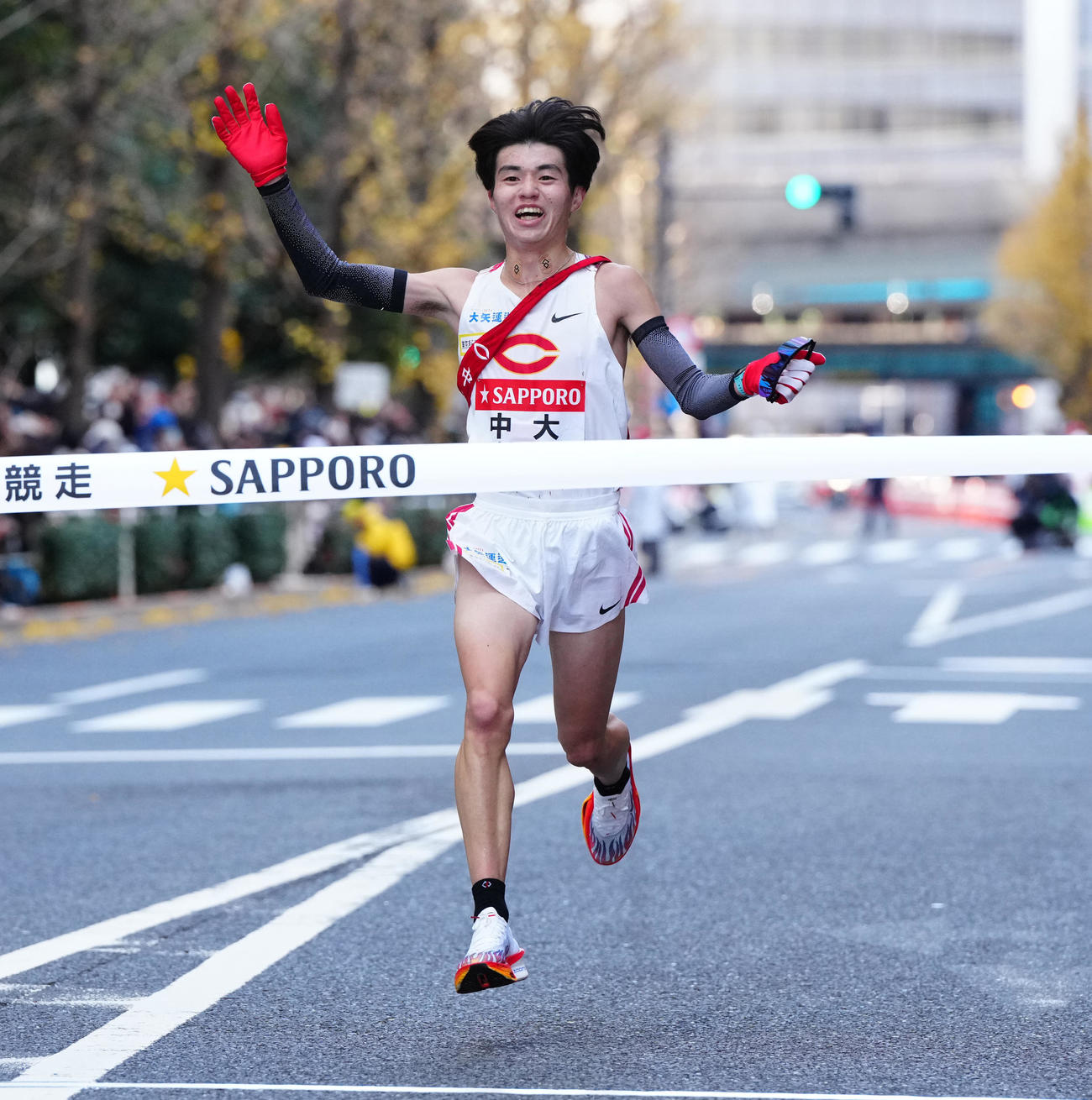 総合5位でゴールする中大10区藤田（撮影・江口和貴）