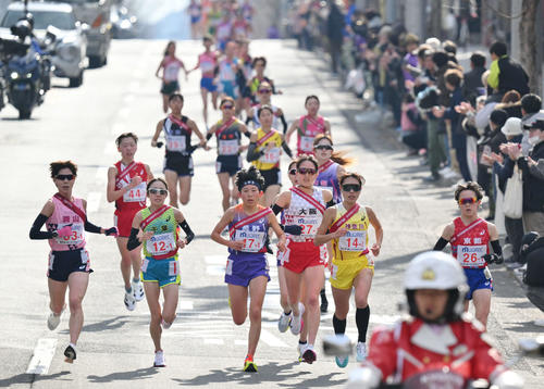 1区、トップ争いを繰り広げる選手たち（代表撮影）