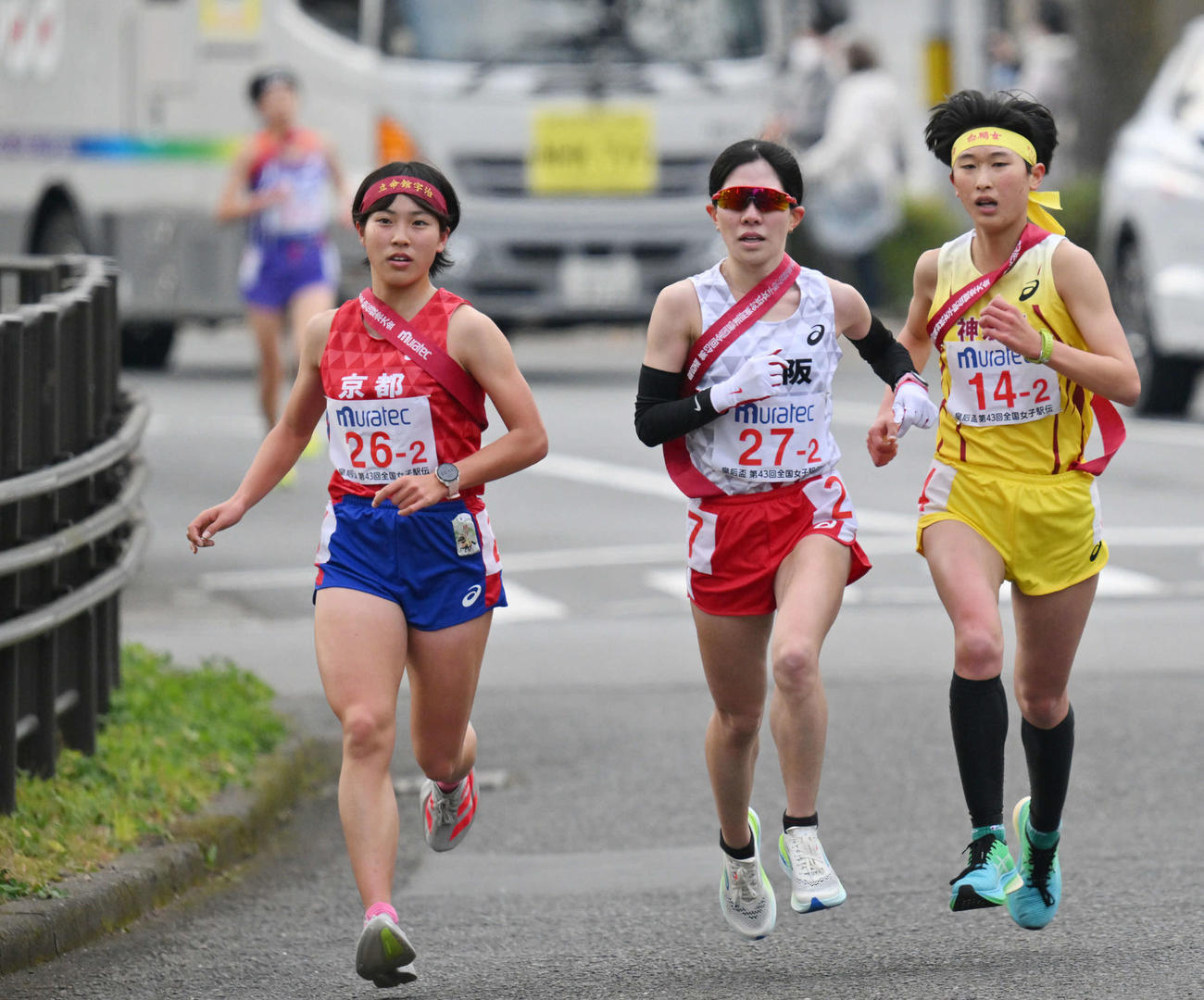 2区、トップに立つ京都の佐藤（左）（代表撮影）