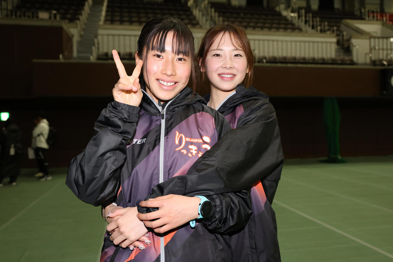 姉妹で力走した群馬8区の不破珠衣琉（左）と9区の亜莉珠（撮影・前田充）