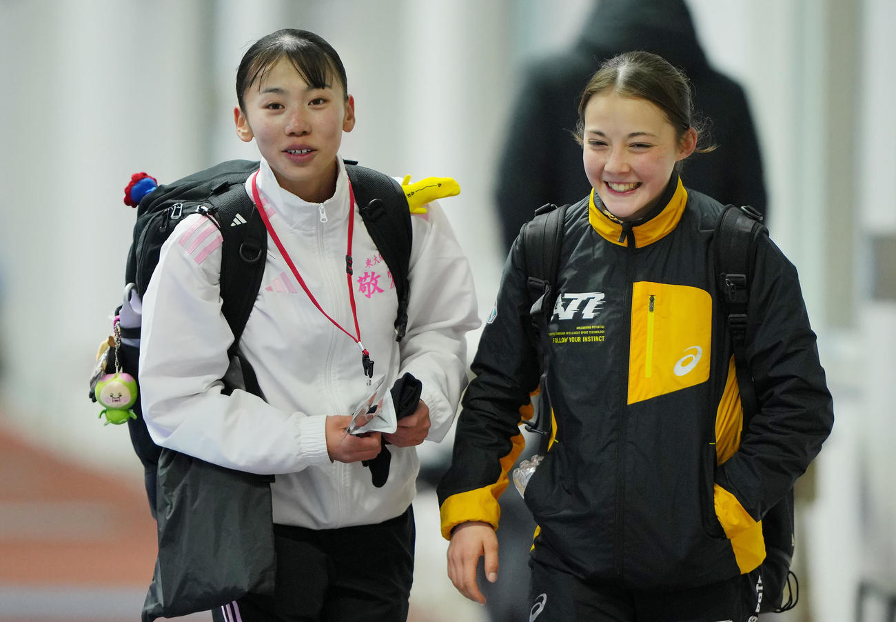練習を終え笑顔を見せながら引き揚げるドルーリー（右）と久保（撮影・垰建太）