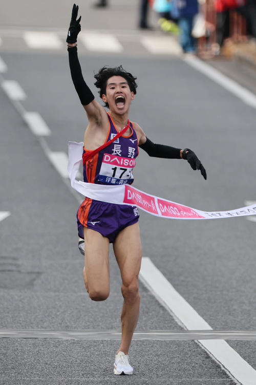 全国都道府県男子駅伝　優勝した長野7区の伊藤大志（撮影・加藤孝規）