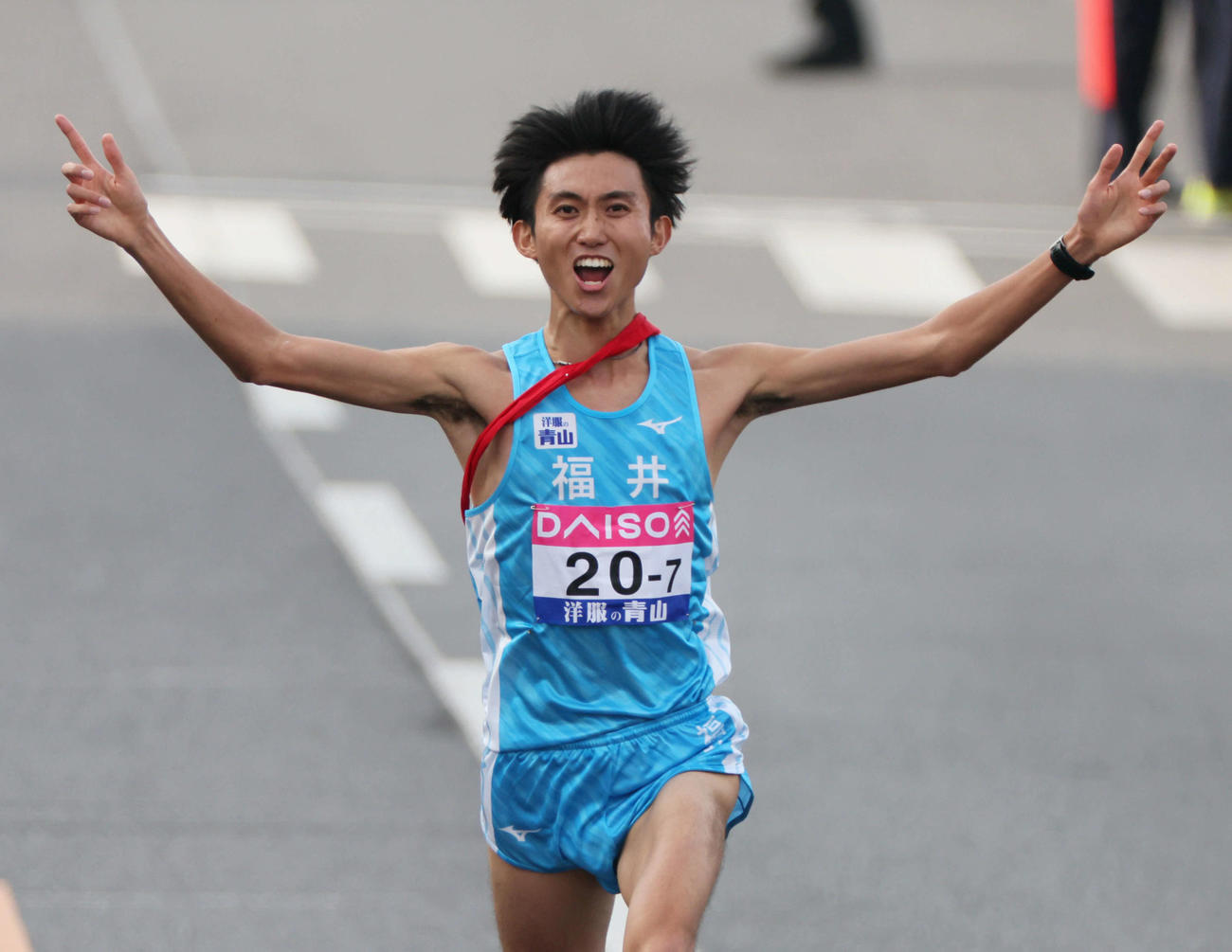 全国都道府県男子駅伝　ゴールする福井7区の田中悠登（撮影・加藤孝規）
