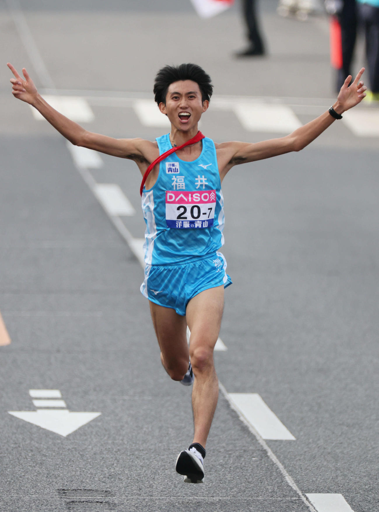 全国都道府県男子駅伝　ゴールする福井7区の田中悠登（撮影・加藤孝規）