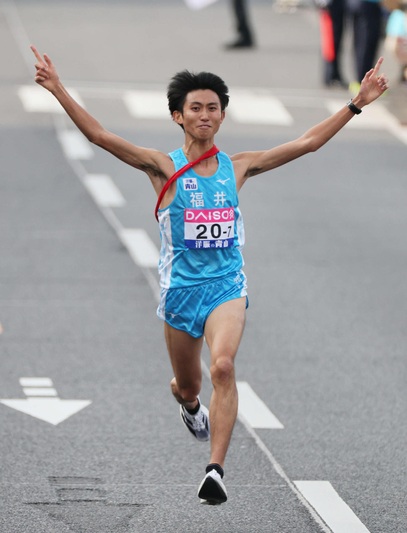 全国都道府県男子駅伝　ゴールする福井7区の田中悠登（撮影・加藤孝規）