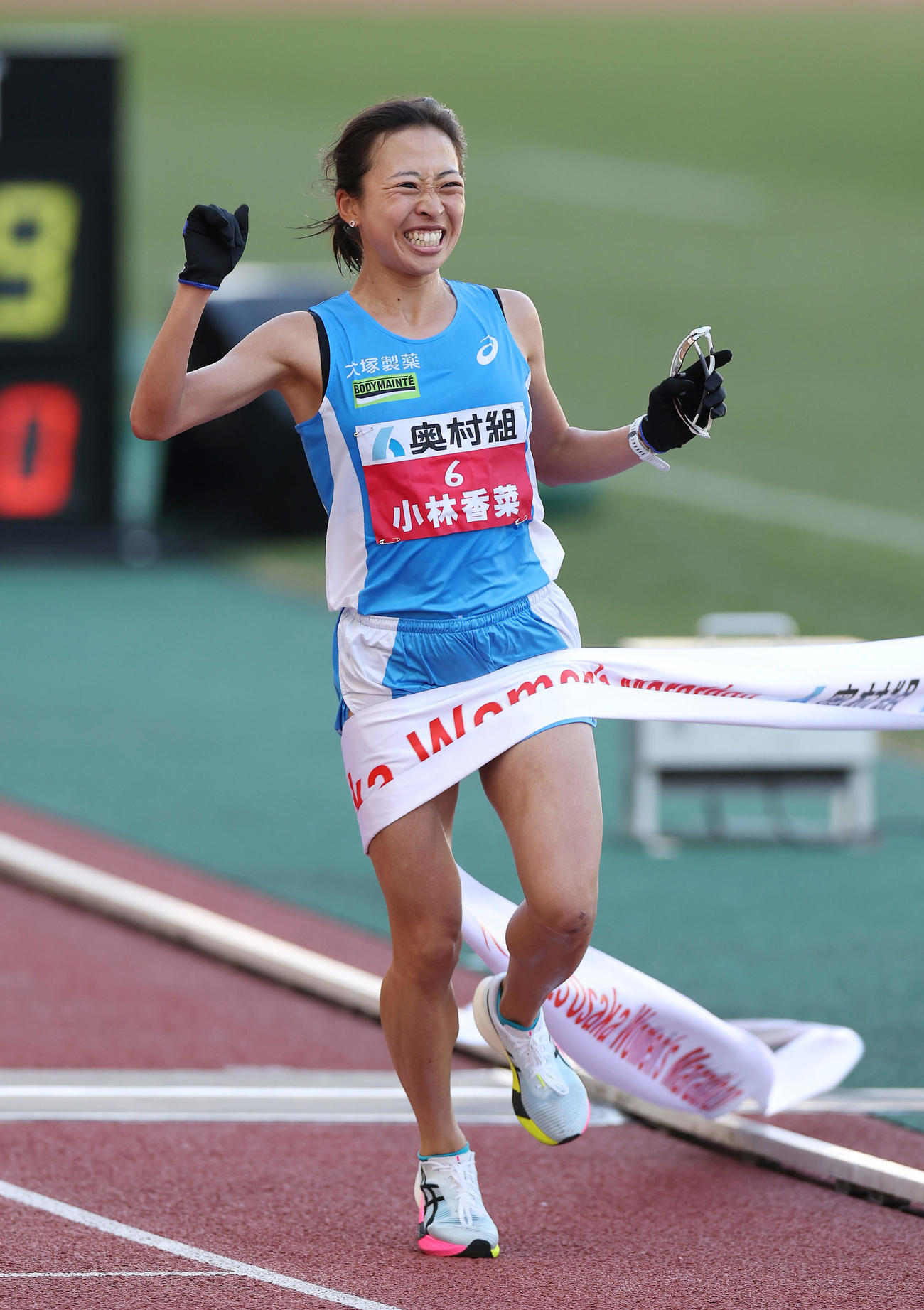 日本人トップの2位でゴールする小林香菜（撮影・前田充）