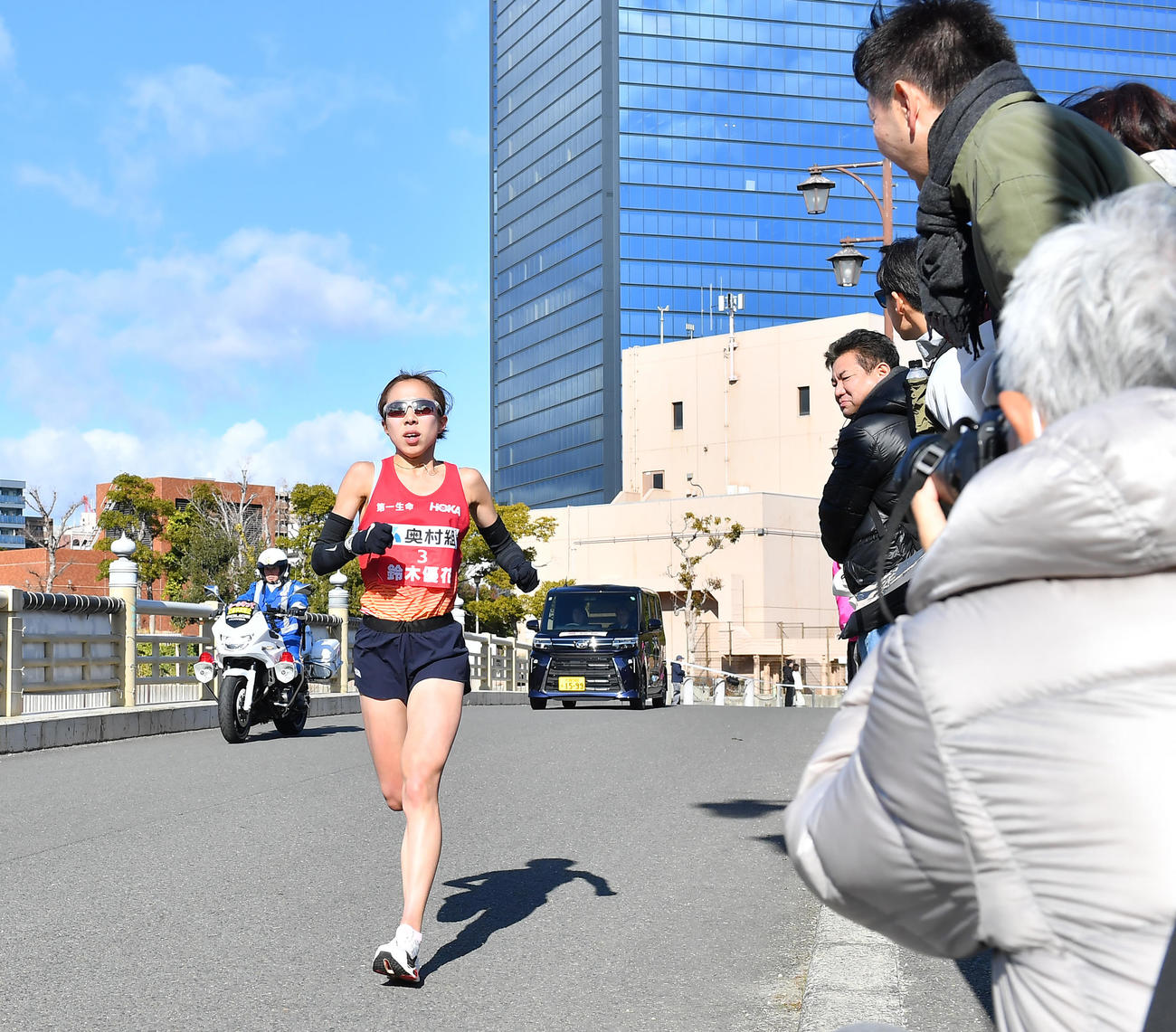 大阪国際女子マラソン　28キロ地点あたりを走る鈴木（撮影・清水貴仁）