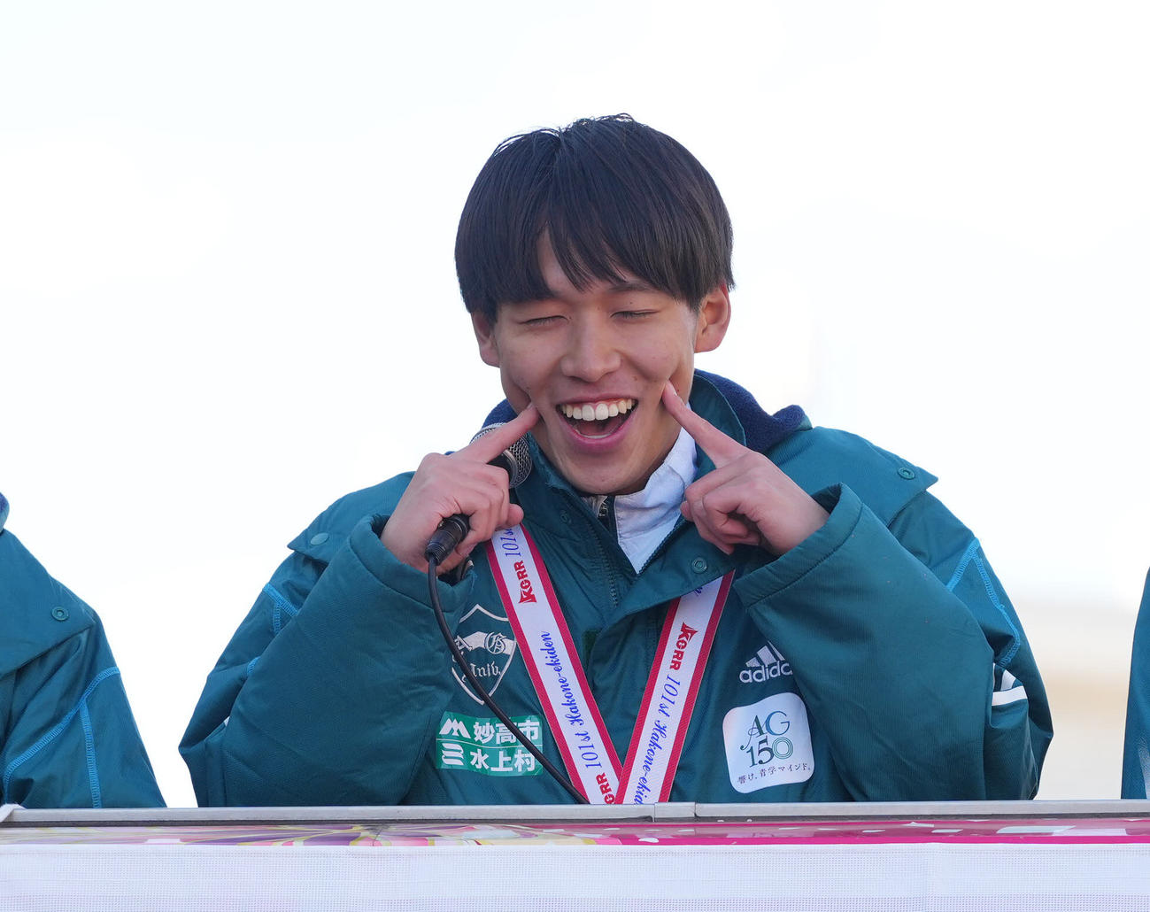 箱根駅伝優勝パレードであいさつする青学大・小河原（撮影・垰建太）