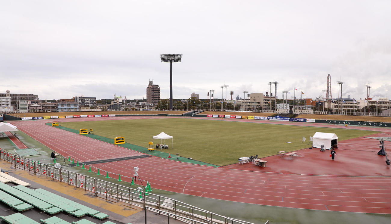 別府大分毎日マラソン　フィニッシュ地点の大分ジェイリーススタジアム（撮影・鬼束羽瑠菜）