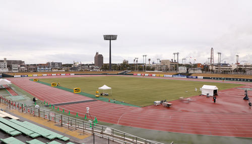 別府大分毎日マラソン　フィニッシュ地点の大分ジェイリーススタジアム（撮影・鬼束羽瑠菜）