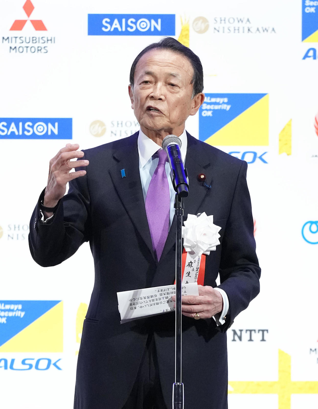 第53回日本プロスポーツ大賞授賞式典であいさつする日本プロスポーツ協会会長の麻生太郎氏（撮影・足立雅史）