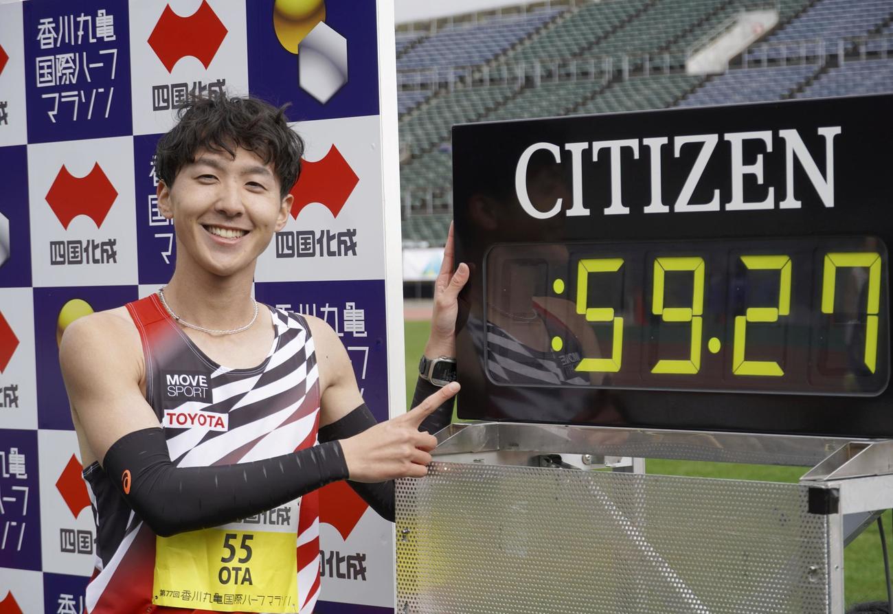 男子で59分27秒の日本新記録をマークした太田智樹（共同）