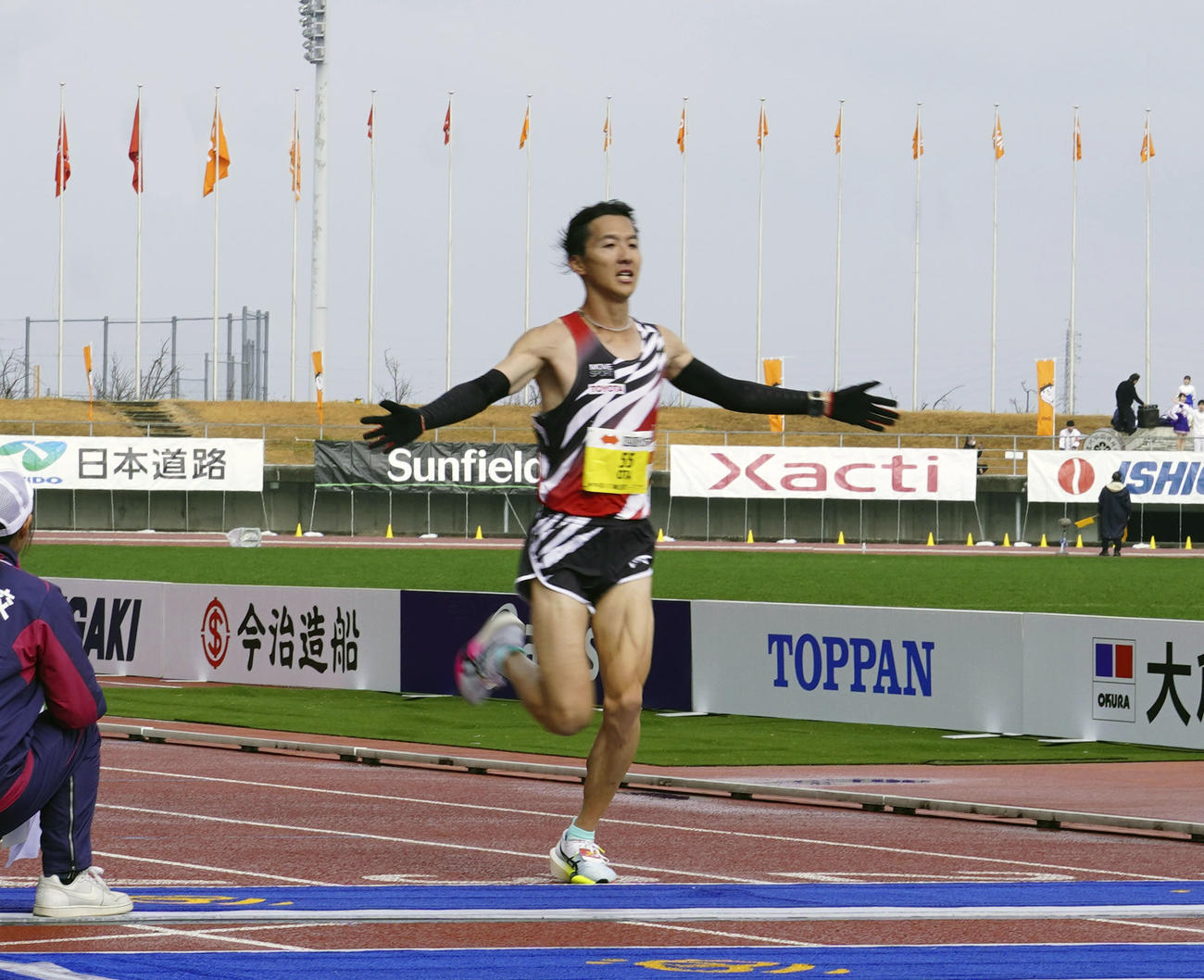 男子で3位の太田智樹。59分27秒の日本新記録をマークした（共同）