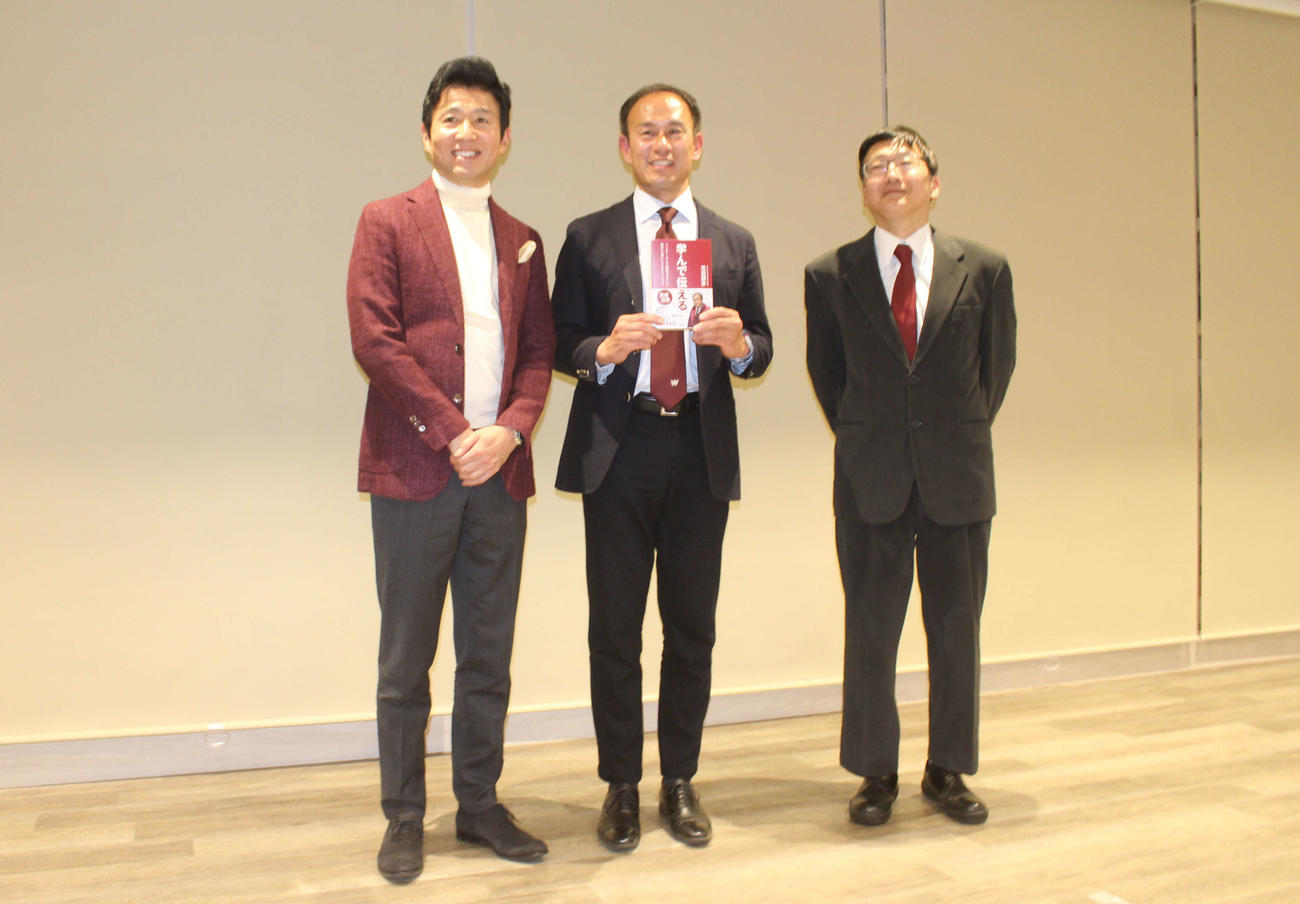 トークショーでそろい踏みした「早大三羽がらす」の3人。左から櫛部さん、花田さん、武井さん
