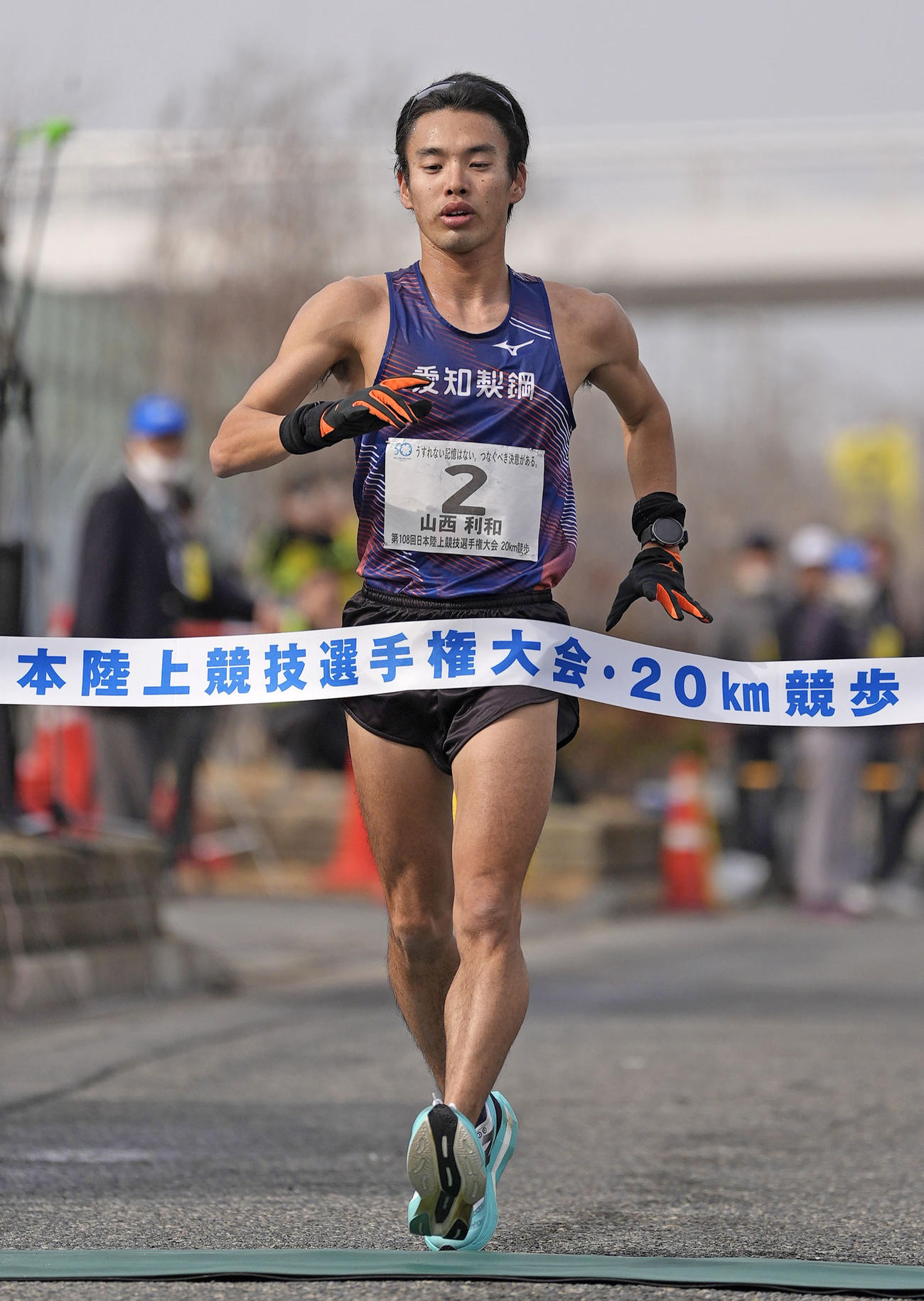 男子20キロ 　1時間16分10秒の世界新記録で優勝した山西利和。世界選手権東京大会の代表に決まった＝六甲アイランド甲南大周辺コース（共同）