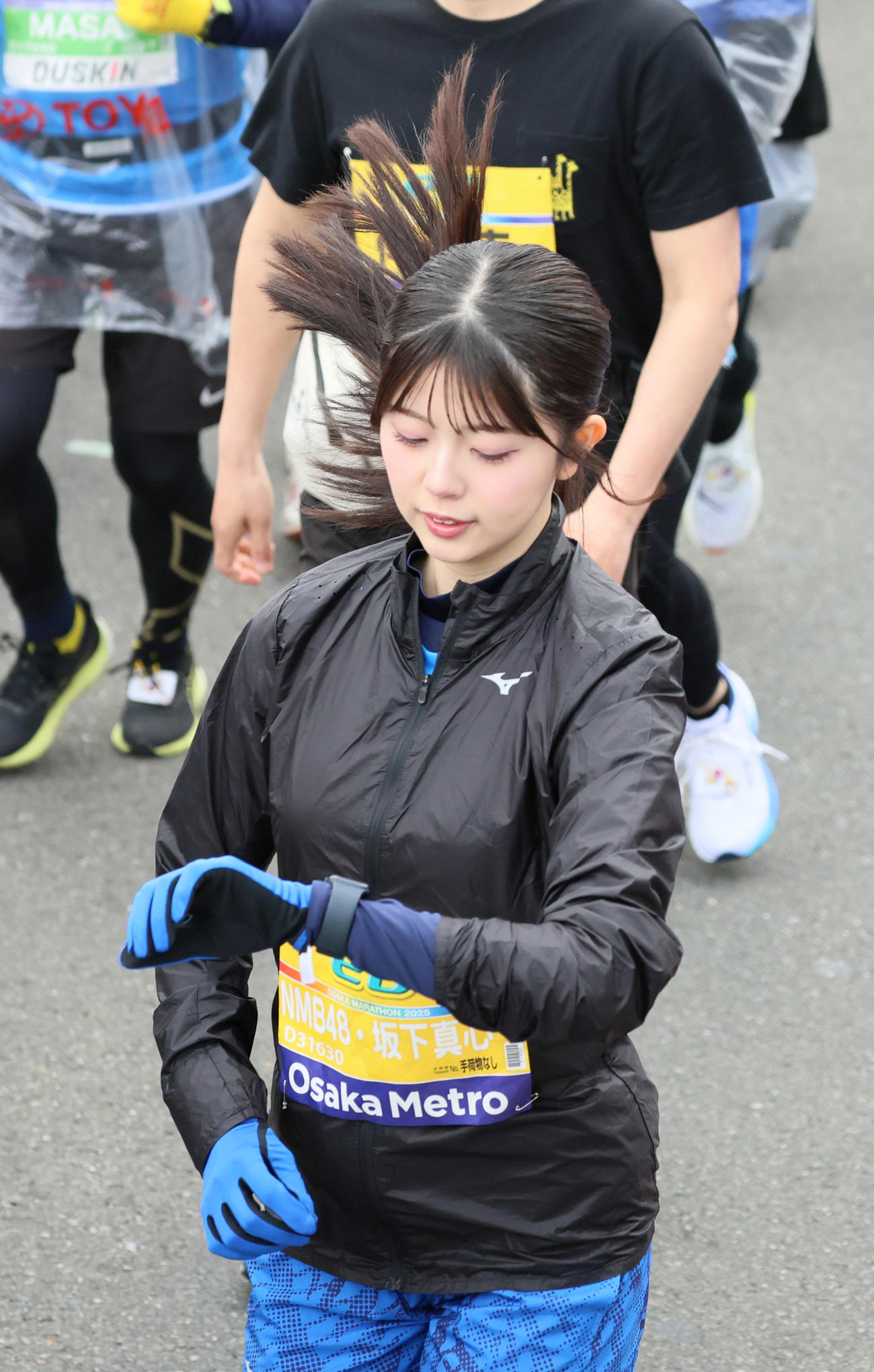 大阪マラソンに参加するNMB48の坂下真心（撮影・清水貴仁）