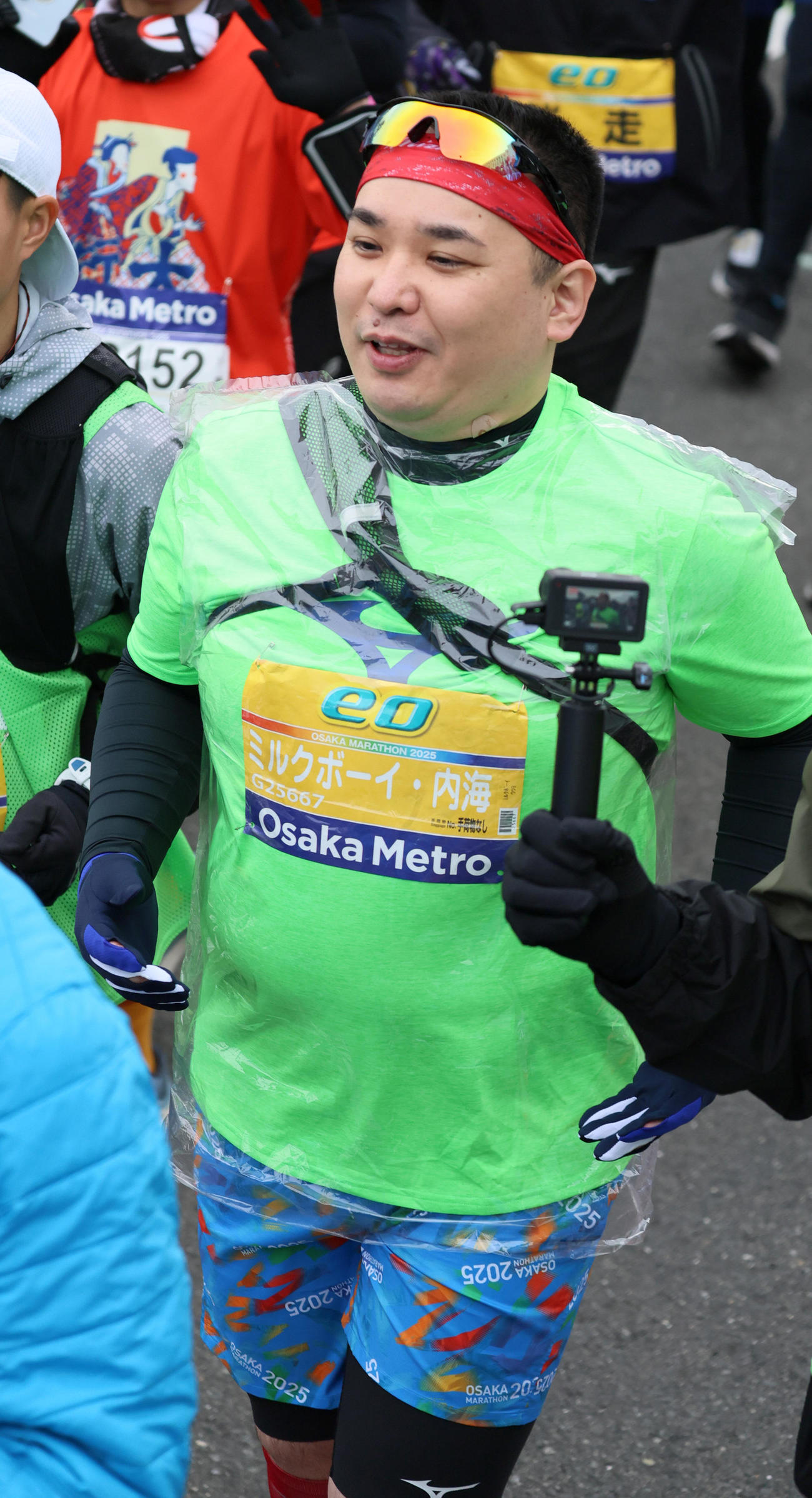 大阪マラソンに参加するミルクボーイの内海崇（撮影・清水貴仁）