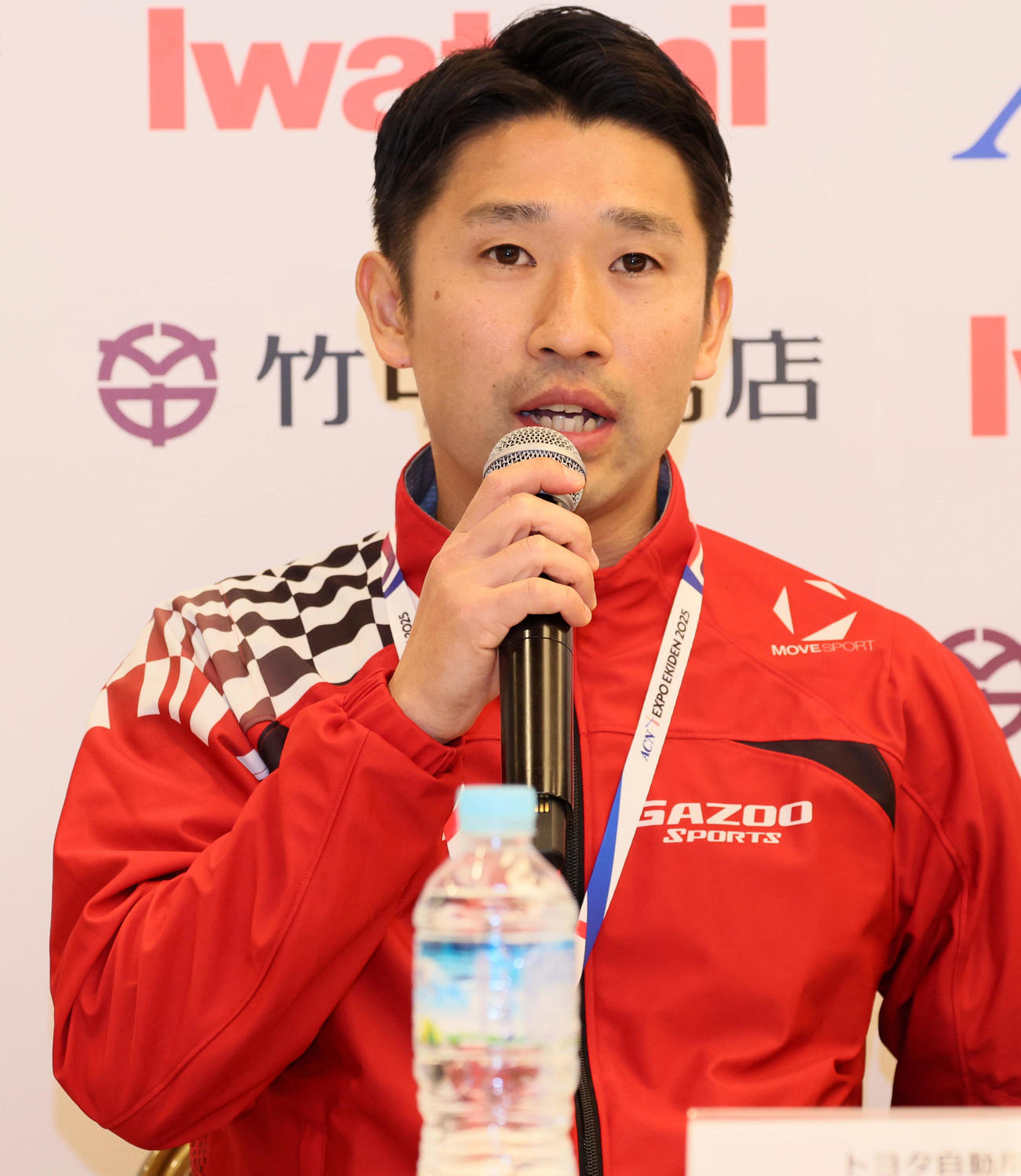 万博駅伝参加チームで会見に出席し意気込みなどを語るトヨタ自動車・熊本剛監督（撮影・加藤哉）
