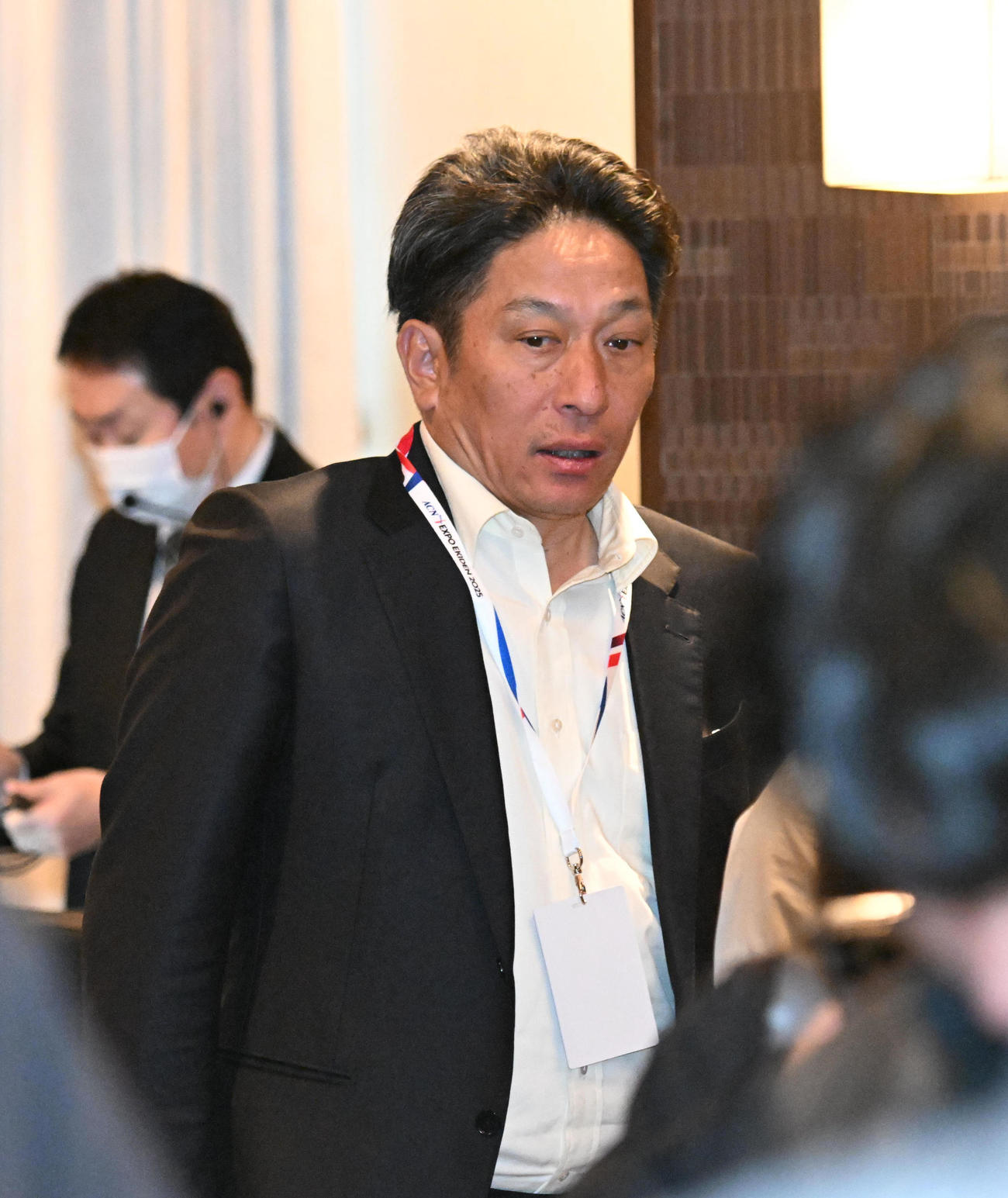 表彰式を終え体積する青学大・原監督（撮影・和賀正仁）