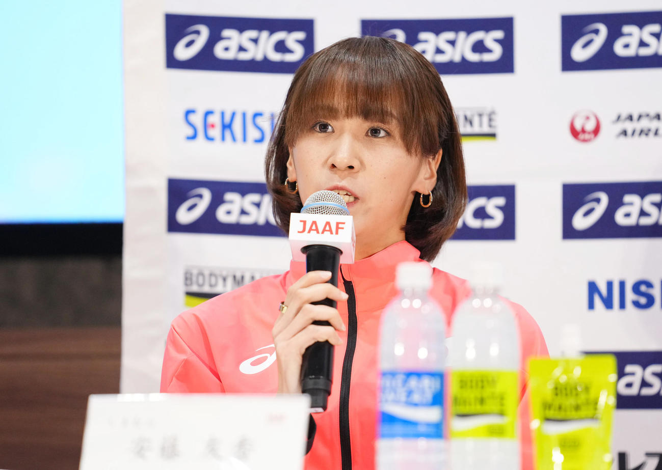 世界陸上への意気込みを語る安藤（撮影・横山健太）