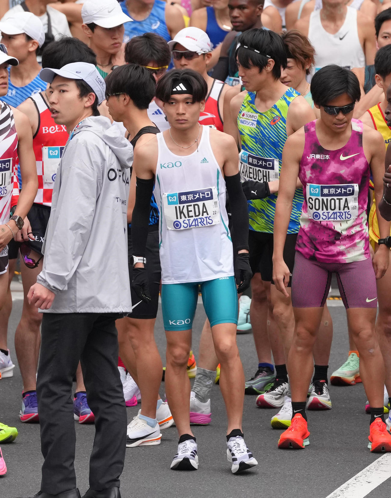 2日、東京マラソン2025でスタートを待つ池田