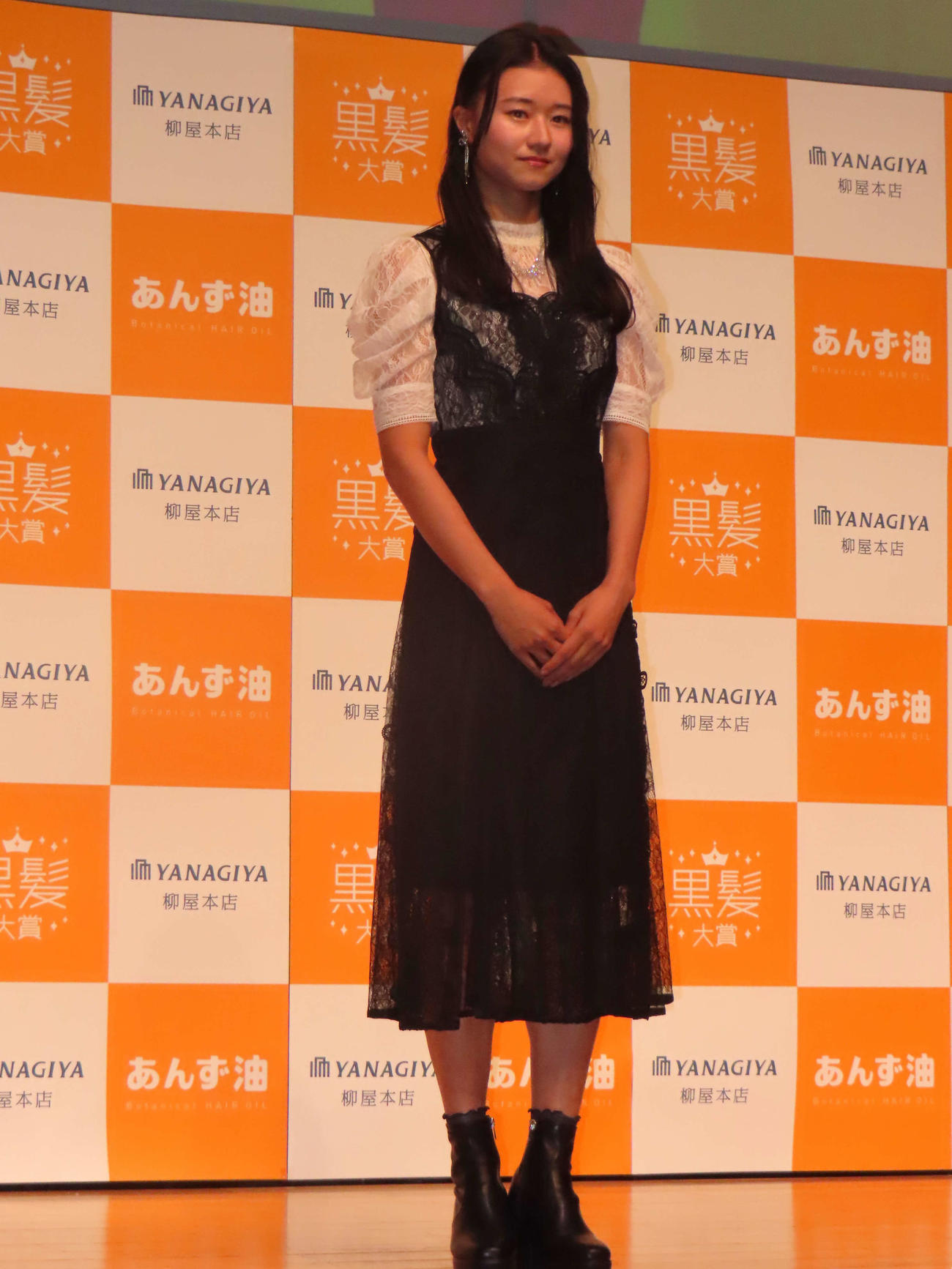 「柳屋あんず油」の「第8回黒髪大賞」授賞式に登壇した田中佑美
