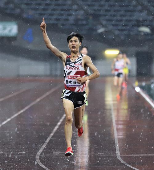 日本選手権男子1万メートル　優勝した鈴木芽吹（撮影・藤塚大輔）