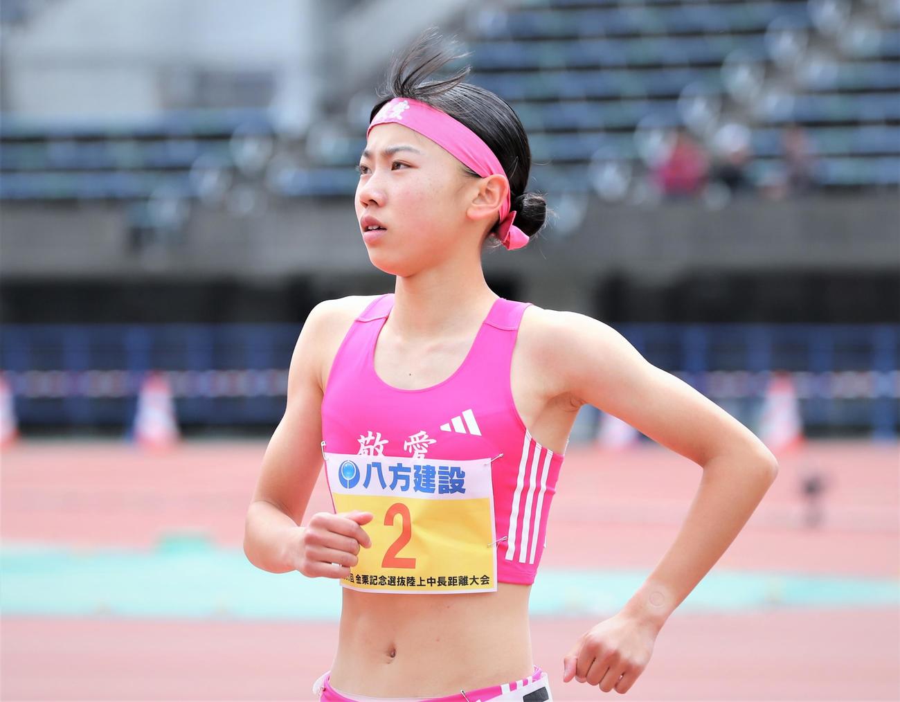 金栗記念選抜陸上中長距離大会　女子800メートルのスタート位置につく久保凛（撮影・藤塚大輔）
