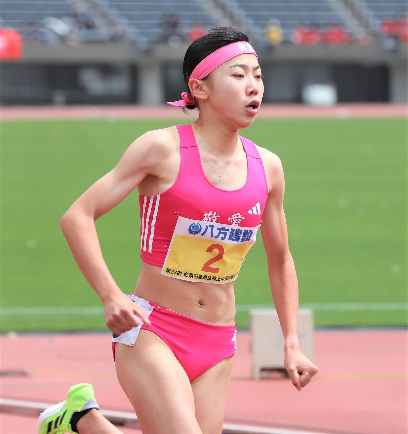 金栗記念選抜陸上中長距離大会　女子800メートルで力走する久保凛（撮影・藤塚大輔）