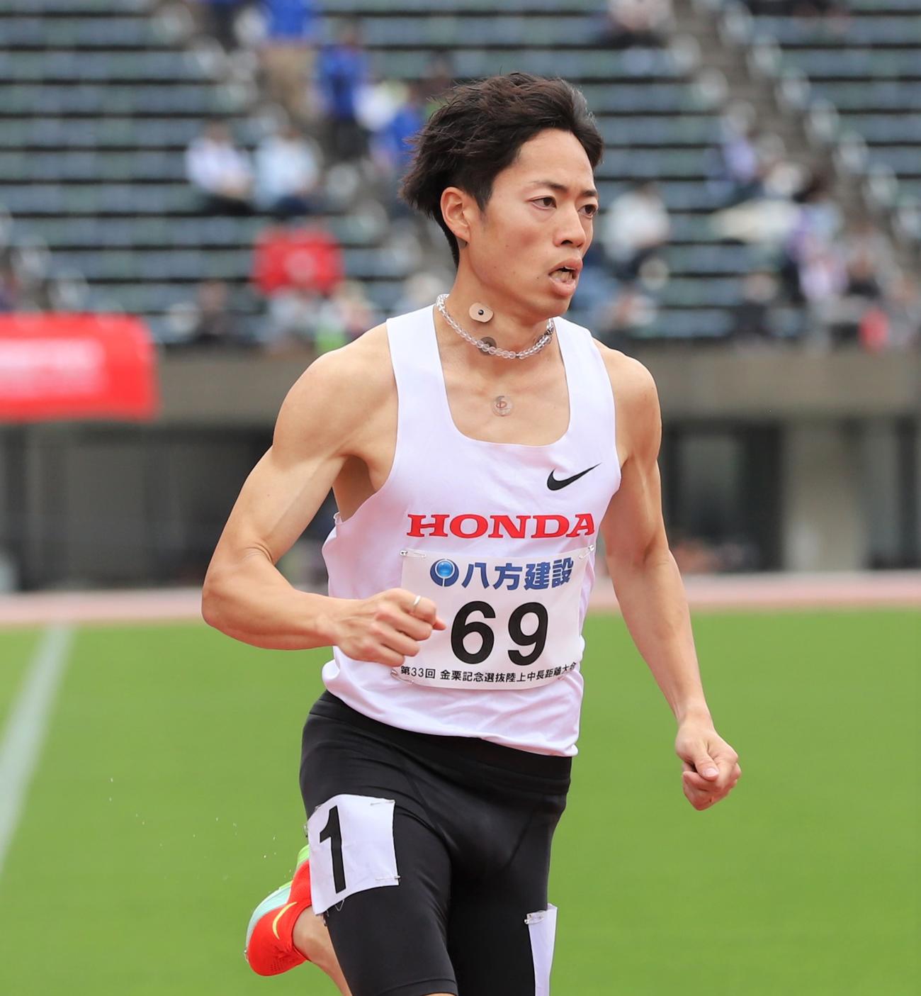 金栗記念選抜陸上中長距離大会　男子3000メートル障害で力走する青木涼真（撮影・藤塚大輔）