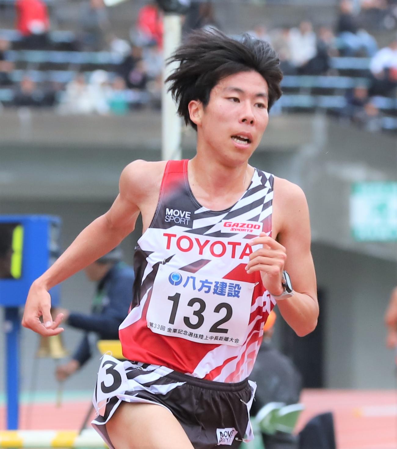 金栗記念選抜陸上中長距離大会　男子5000メートルで力走する田沢廉（撮影・藤塚大輔）