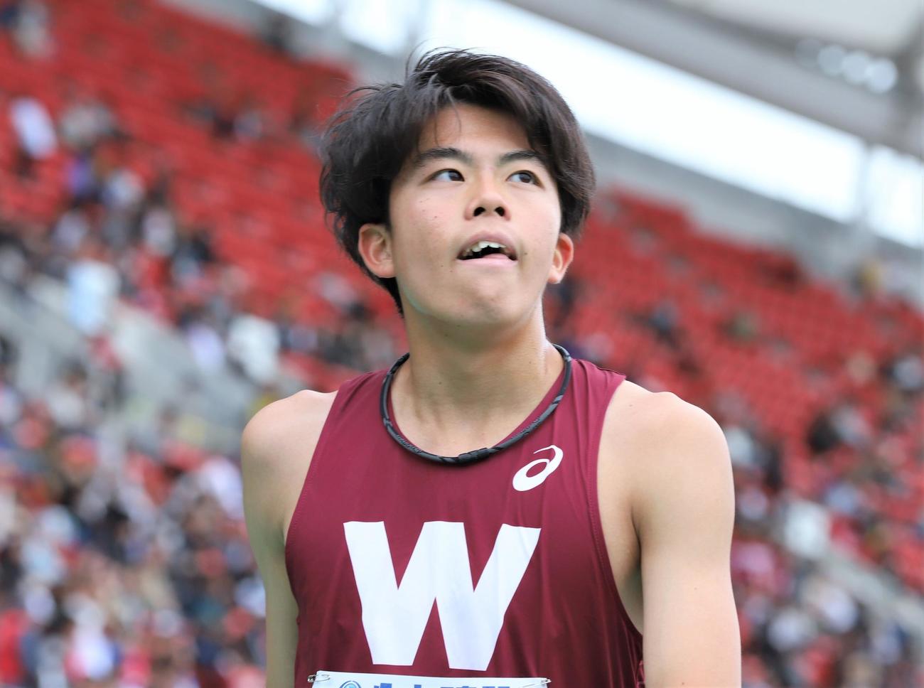 金栗記念選抜陸上中長距離大会　男子3000メートル障害後に電光掲示板を見つめる佐々木哲（撮影・藤塚大輔）