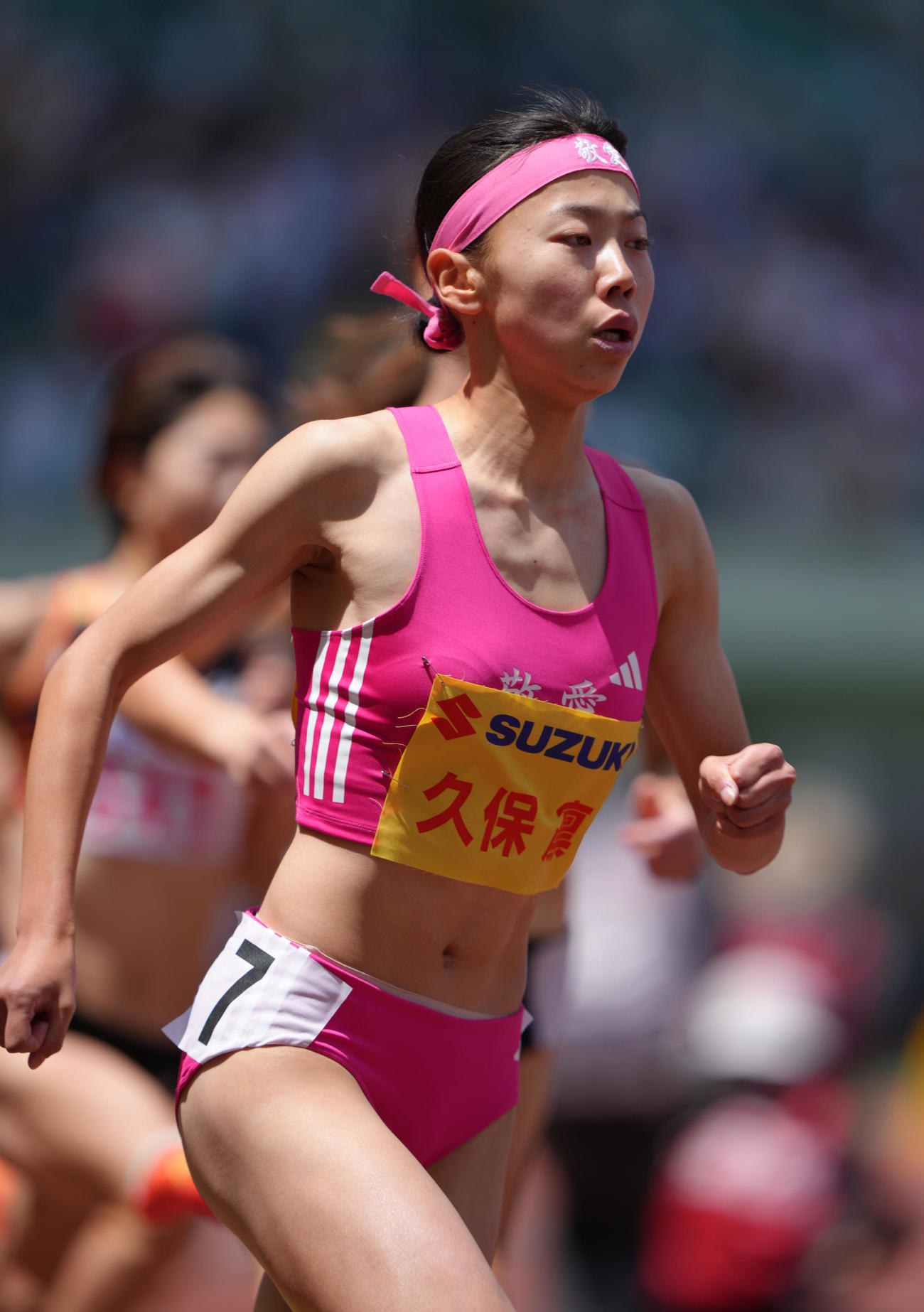女子800メートル決勝で優勝した久保（撮影・足立雅史）