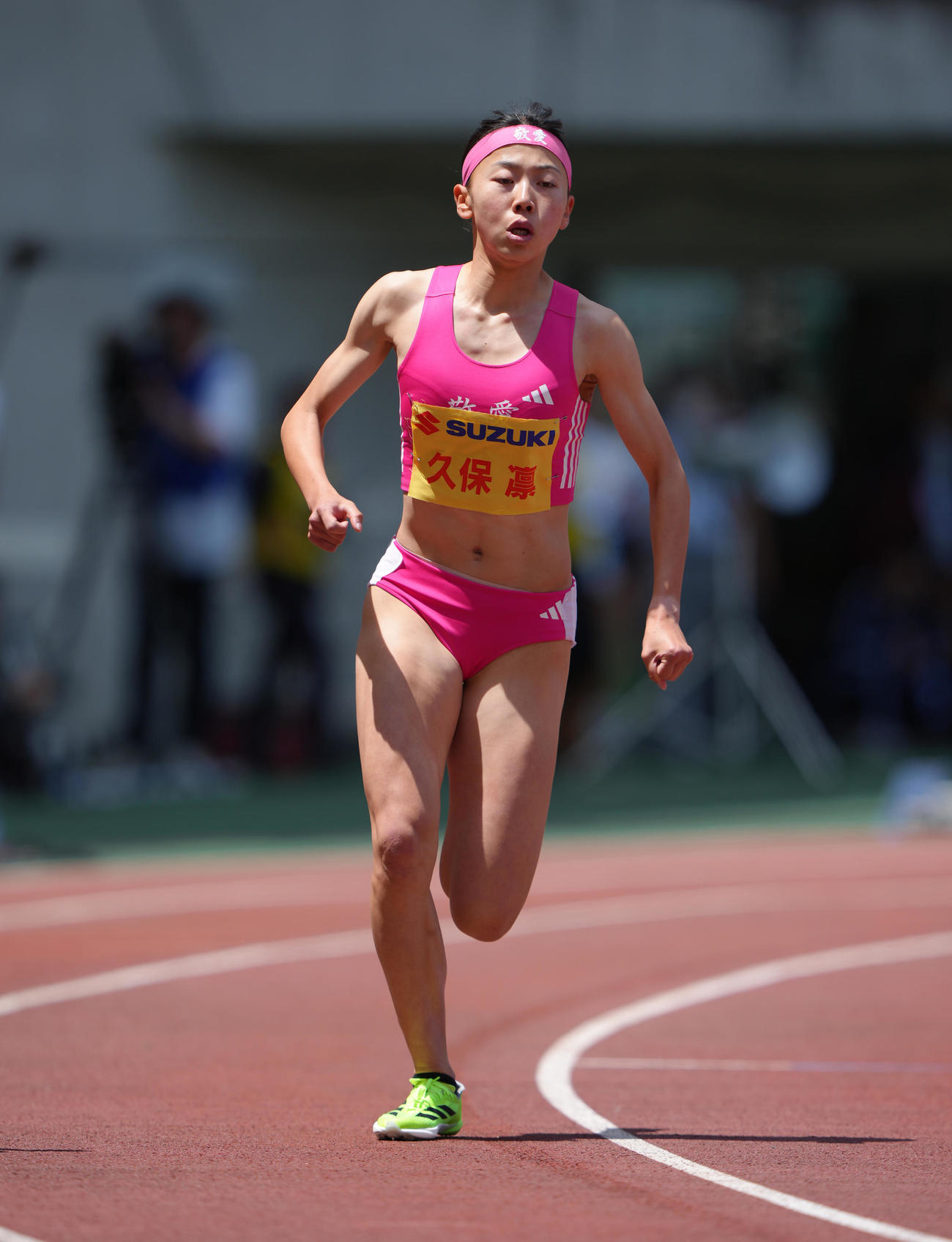 女子800メートル決勝で優勝した久保（撮影・足立雅史）